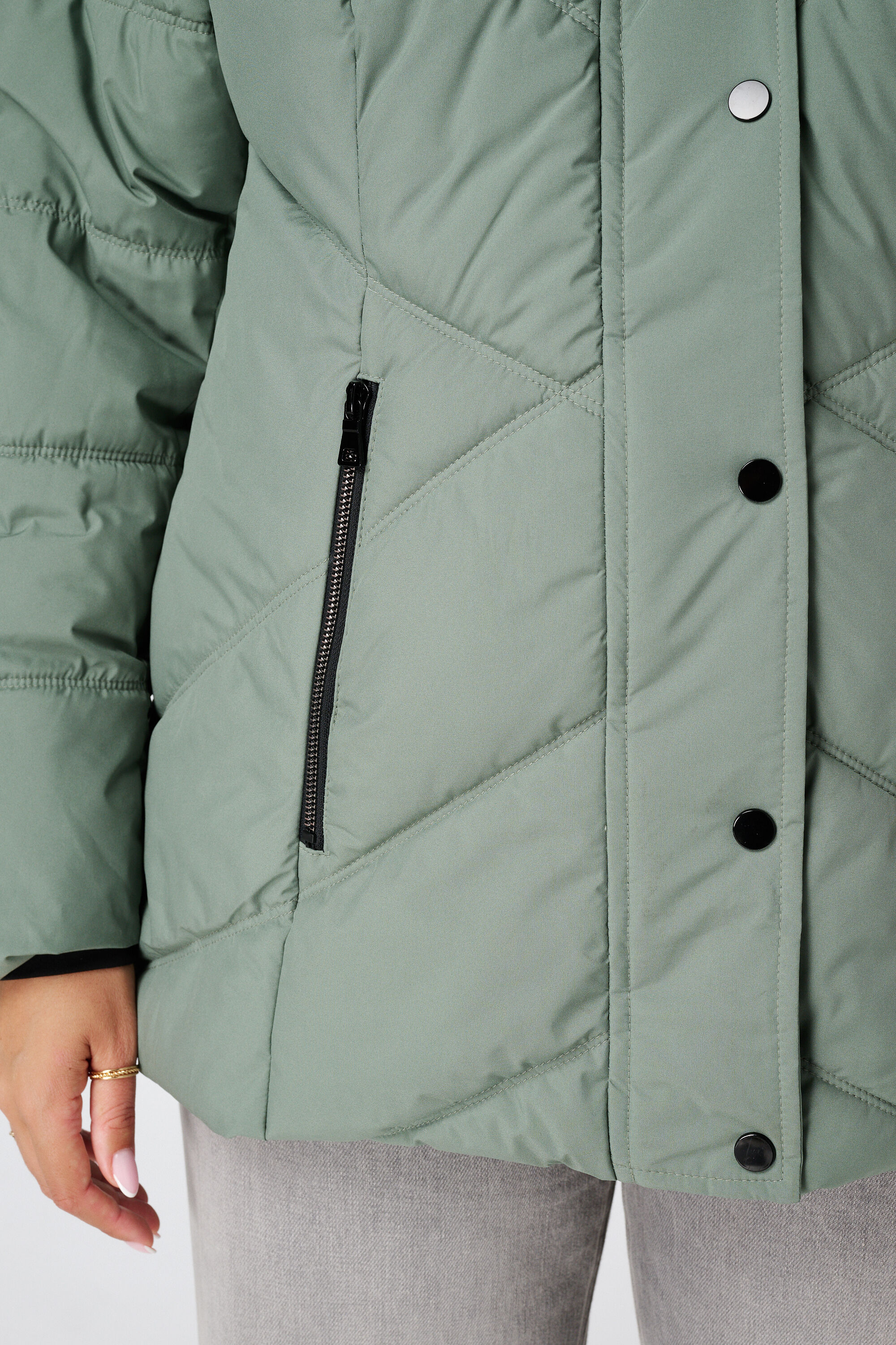 Veste matelass&eacute;e &agrave; capuche image number 6