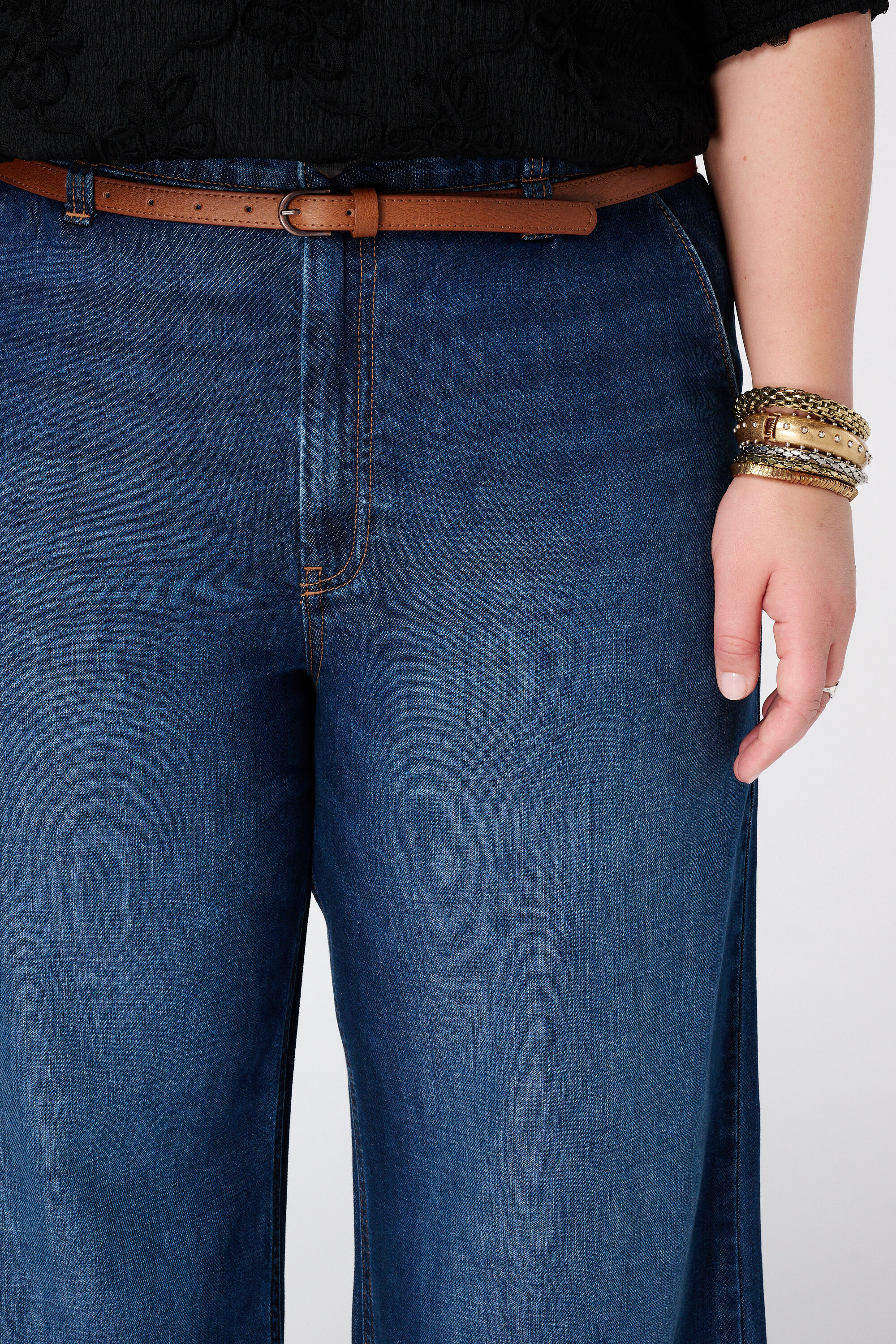 Jean wide leg avec ceinture image number 4