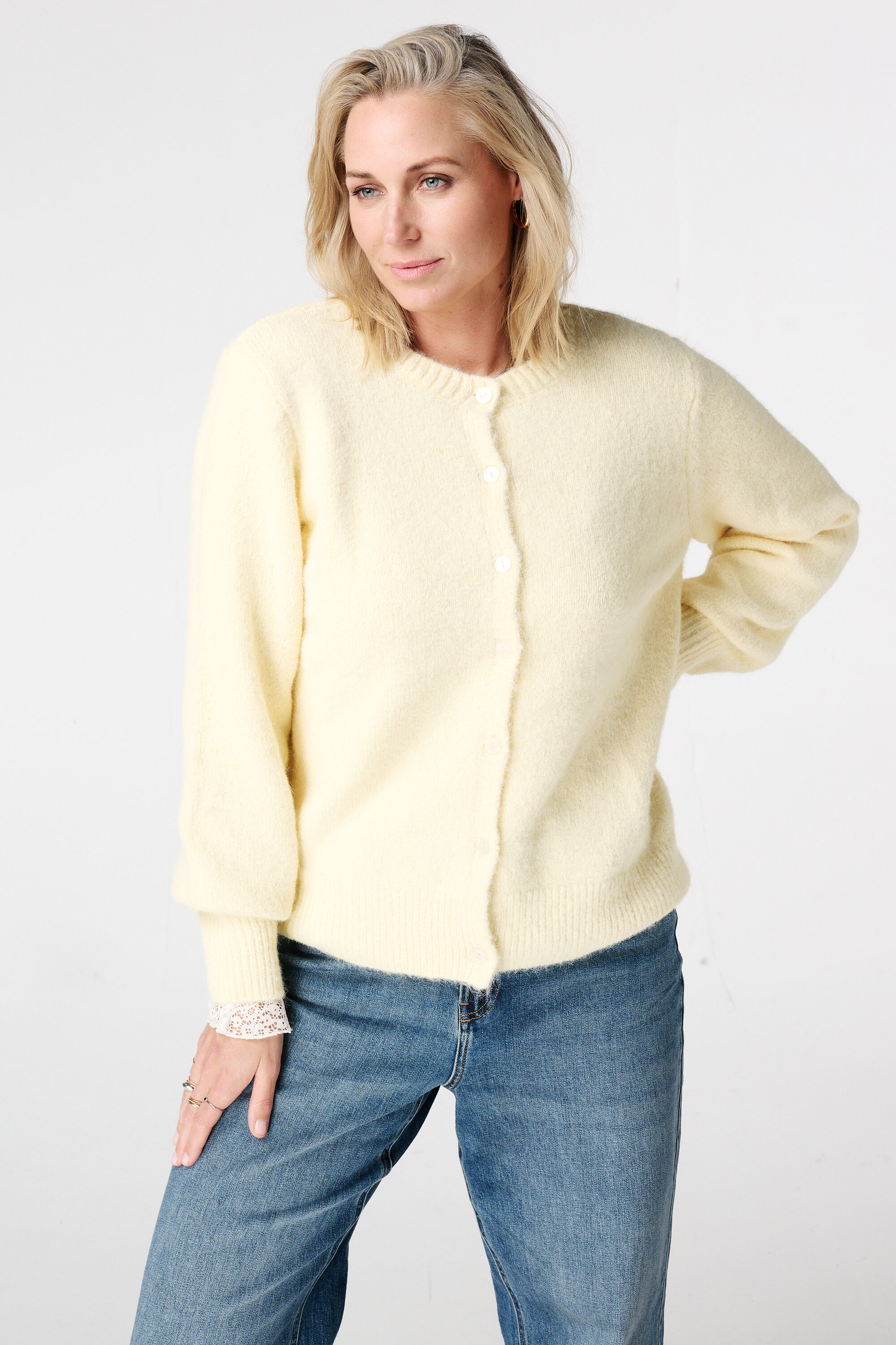 Gilet en maille avec fermeture boutonn&eacute;e