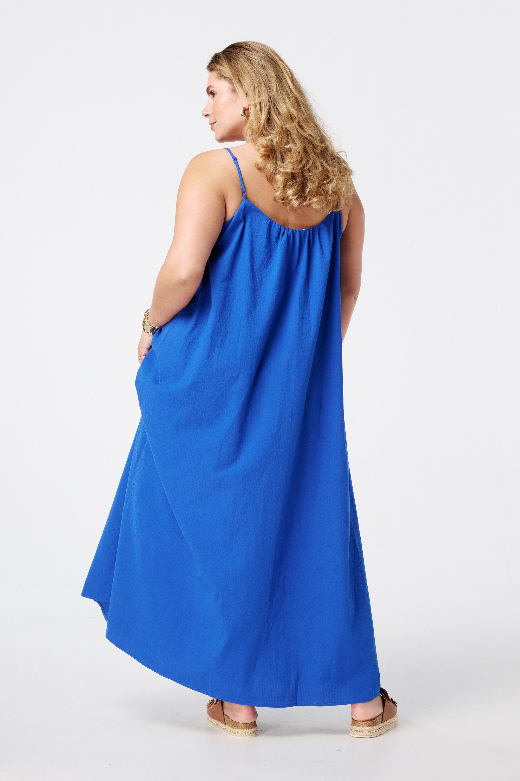 Robe longue &agrave; bretelles spaghetti image number 3