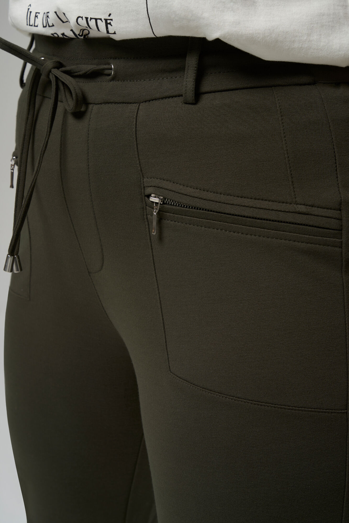 Pantalon zipp&eacute; longueur cheville image number 4