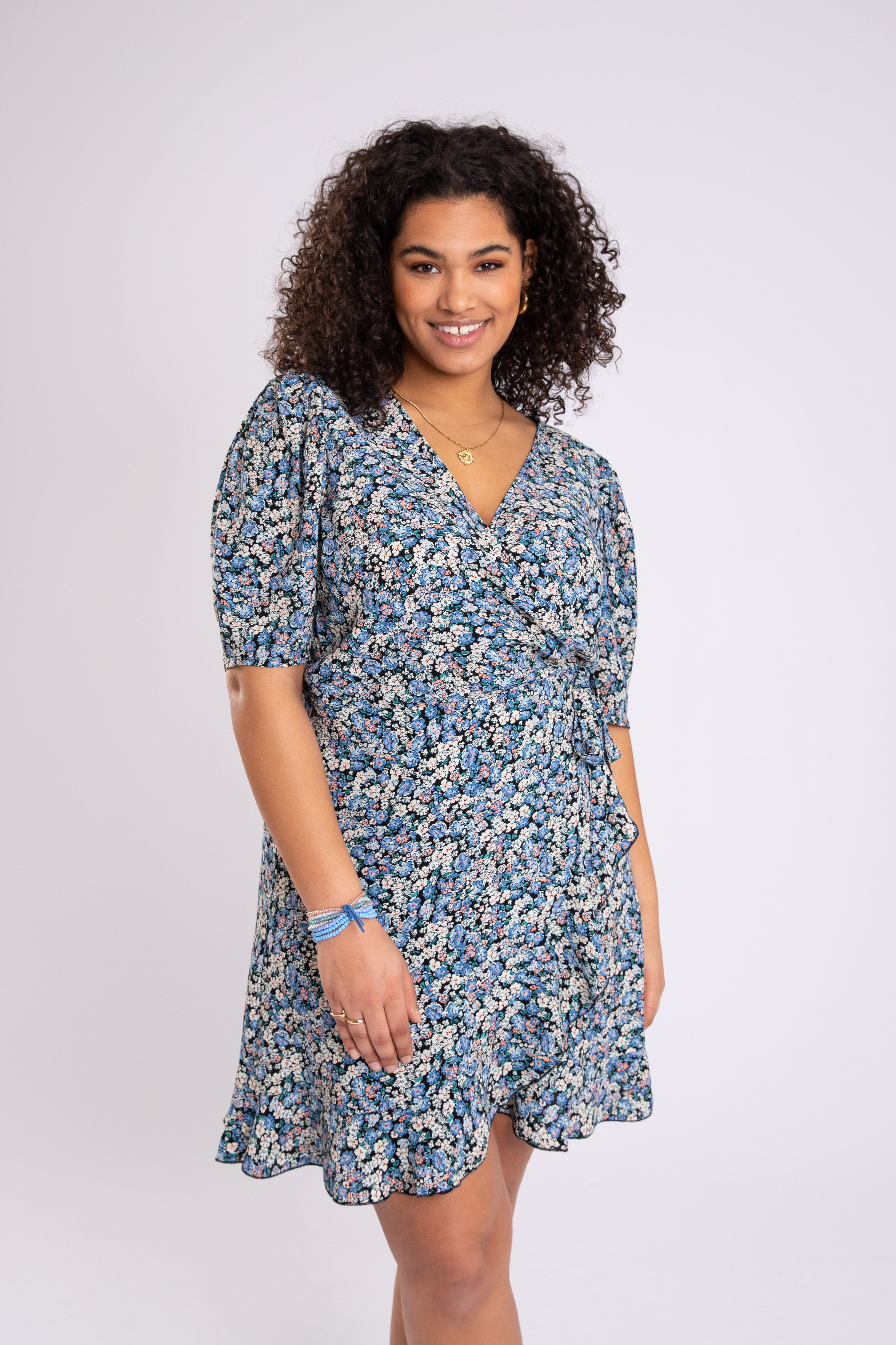 Robe portefeuille &agrave; manches bouffantes image number 6