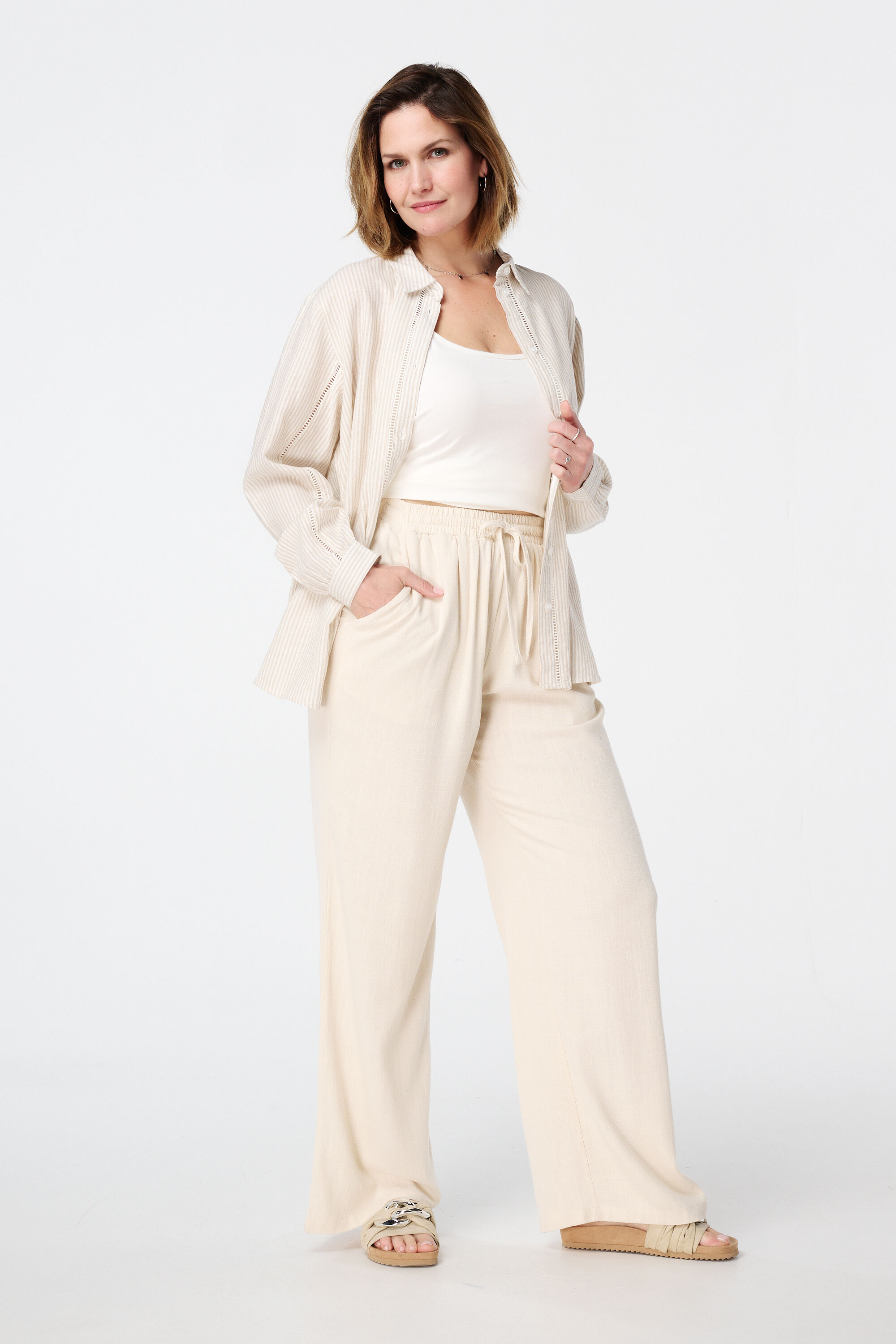 Chemisier en lin avec un motif ray&eacute; image number 5