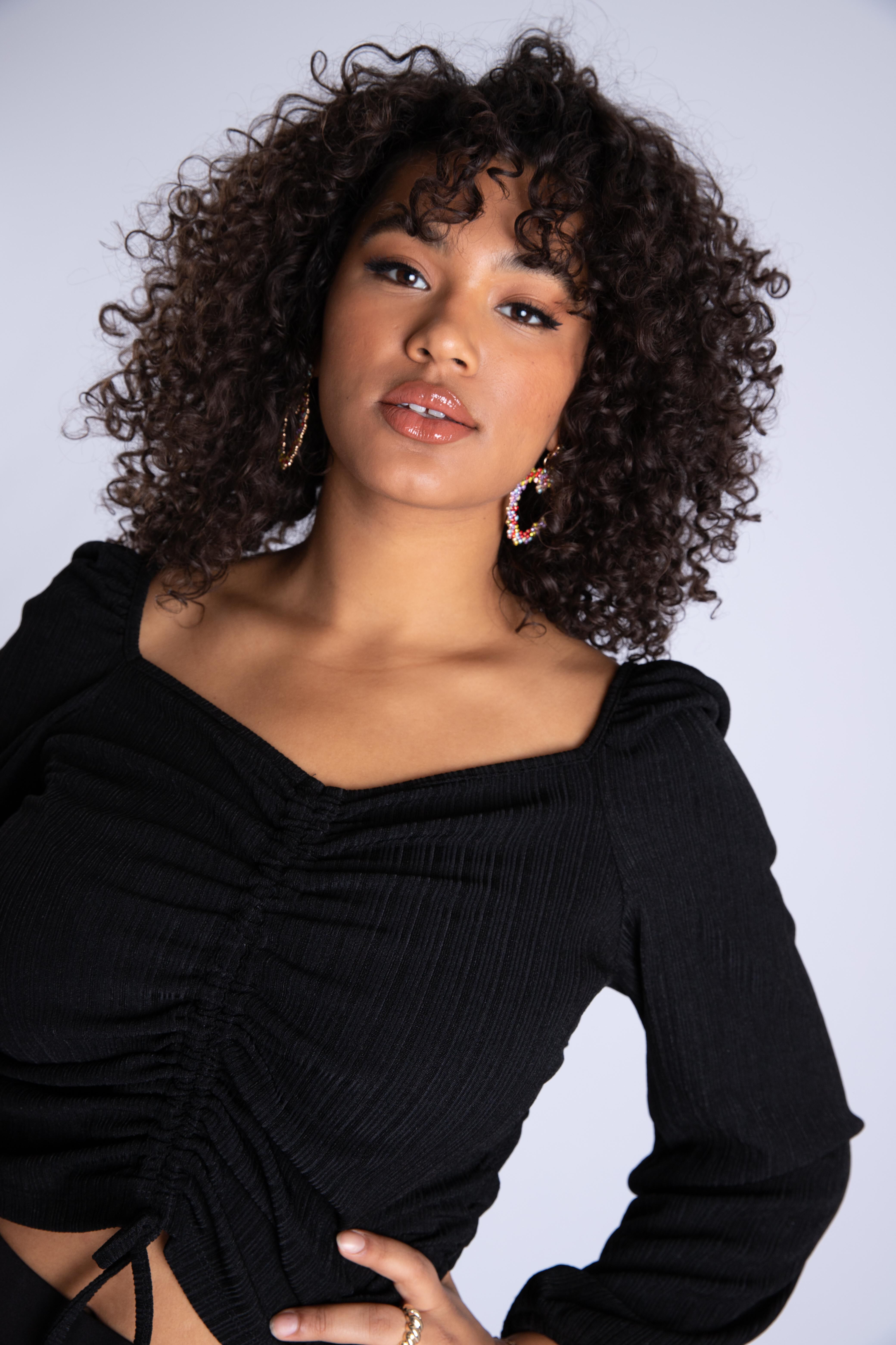 Haut d&eacute;cor&eacute; en dentelle  image number 5