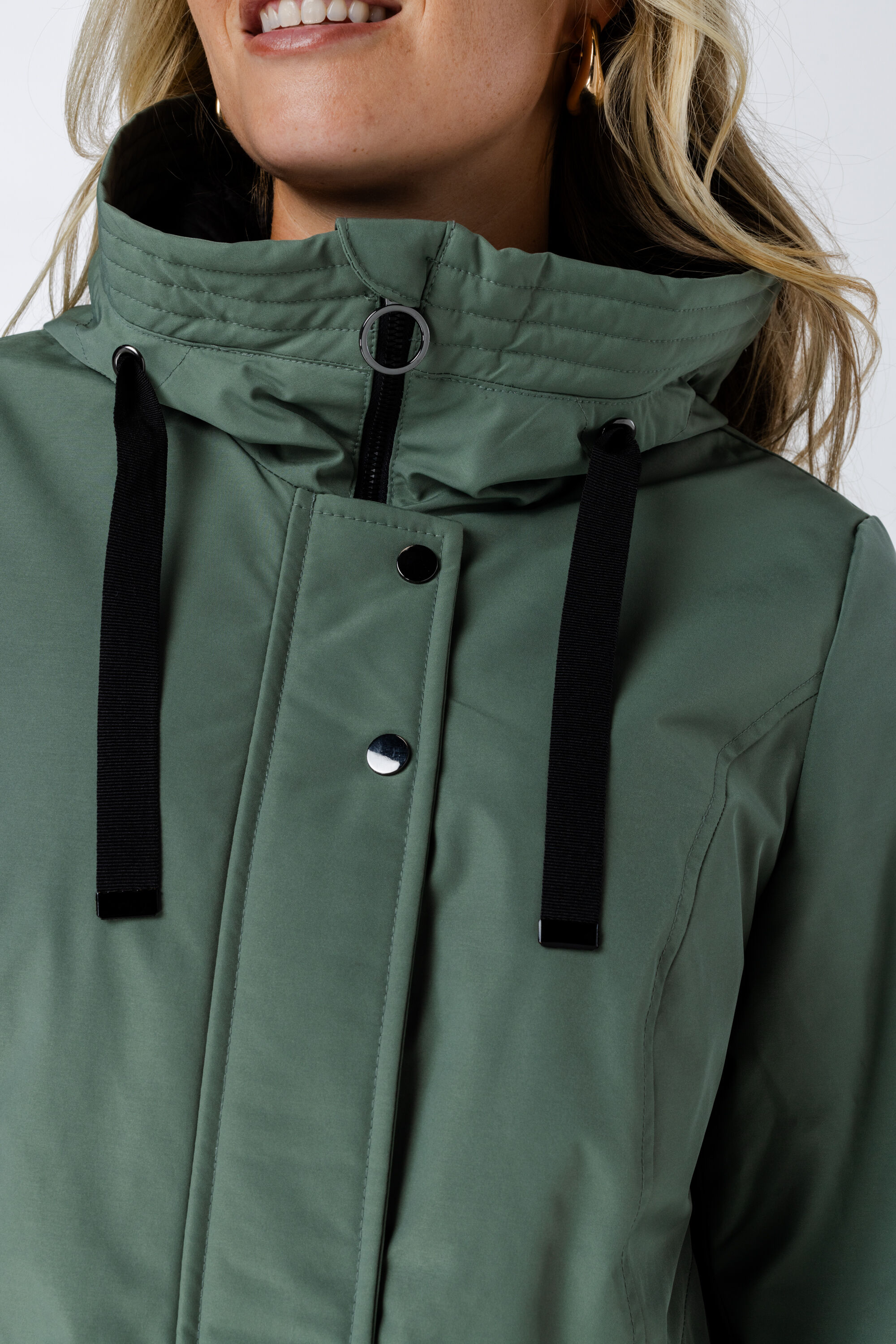 Veste imperm&eacute;able avec capuche image number 4