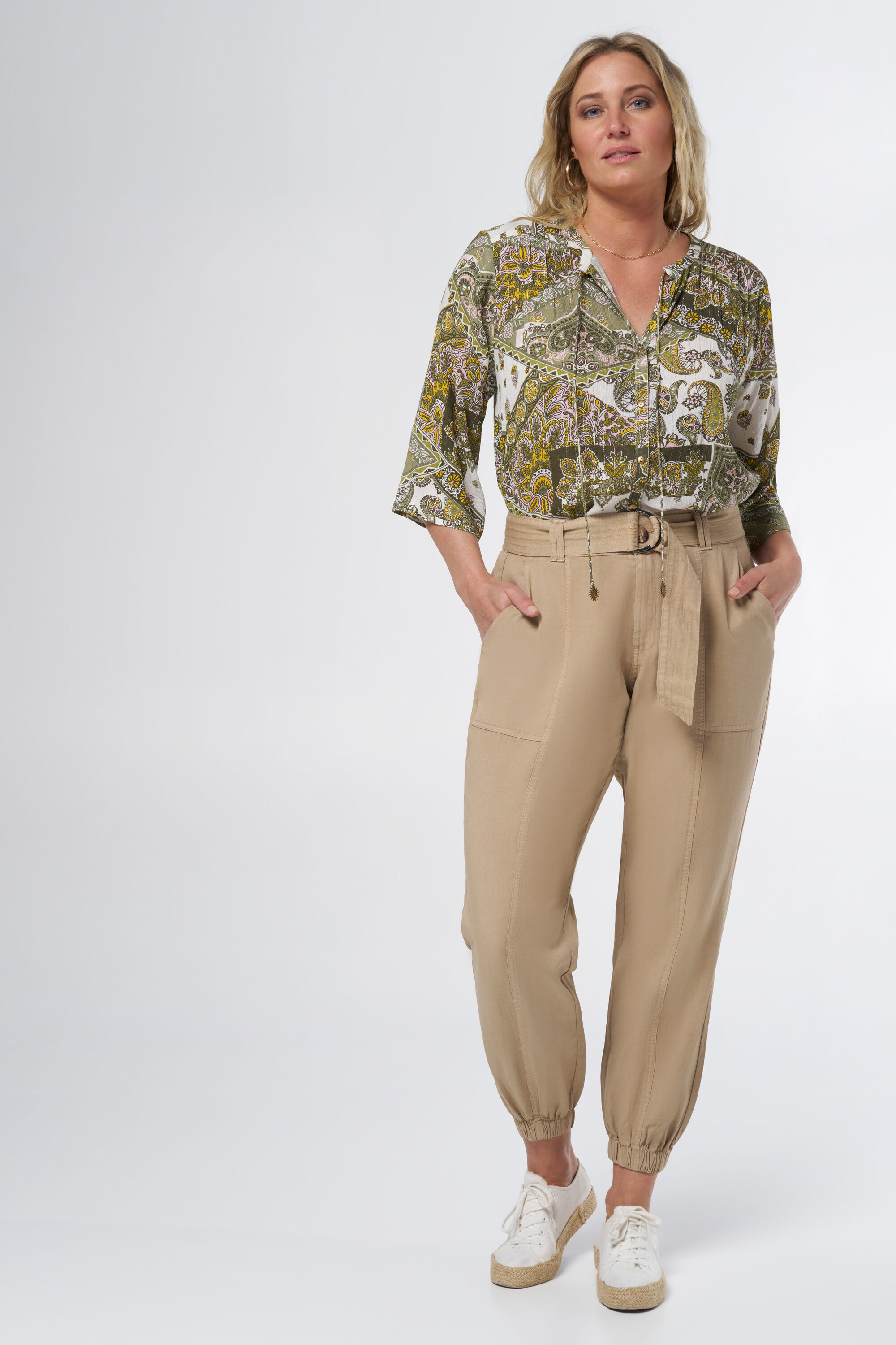 Pantalon avec ceinture image number 6
