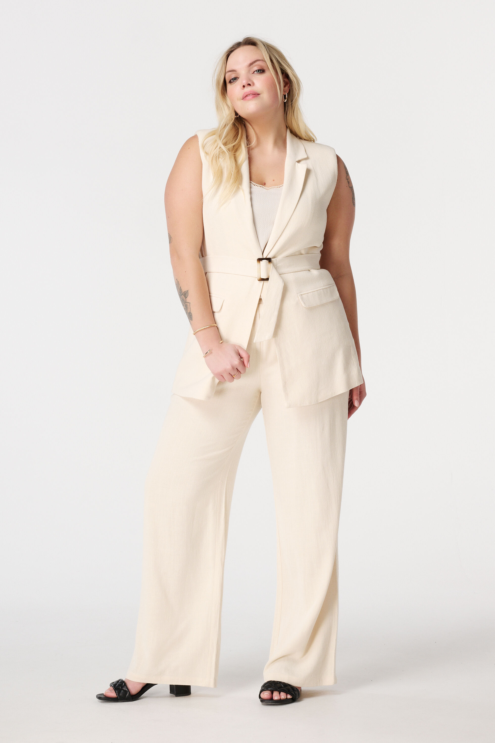 Gilet en lin avec ceinture image number 5