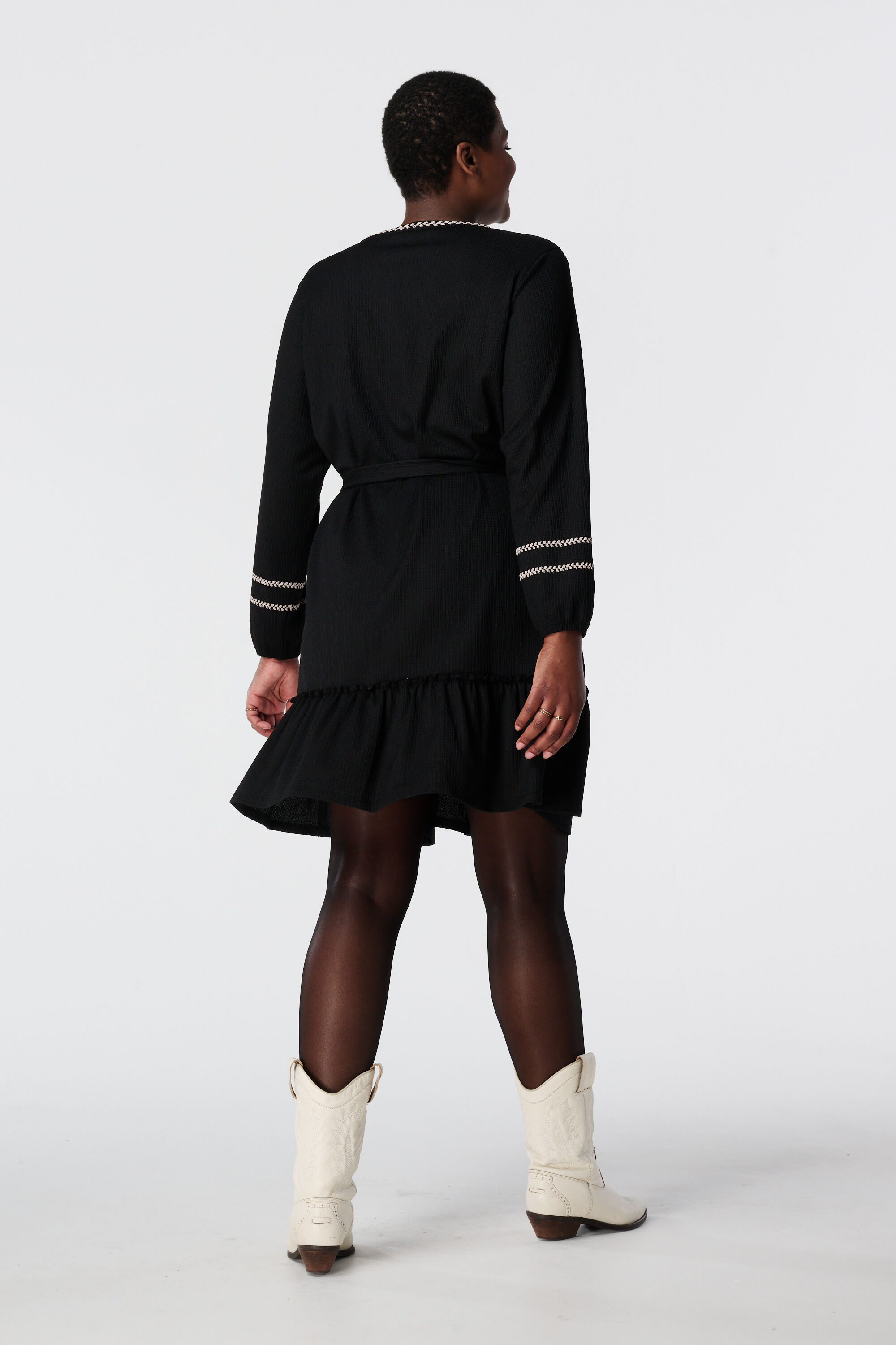 Robe textur&eacute;e avec contraste image number 3