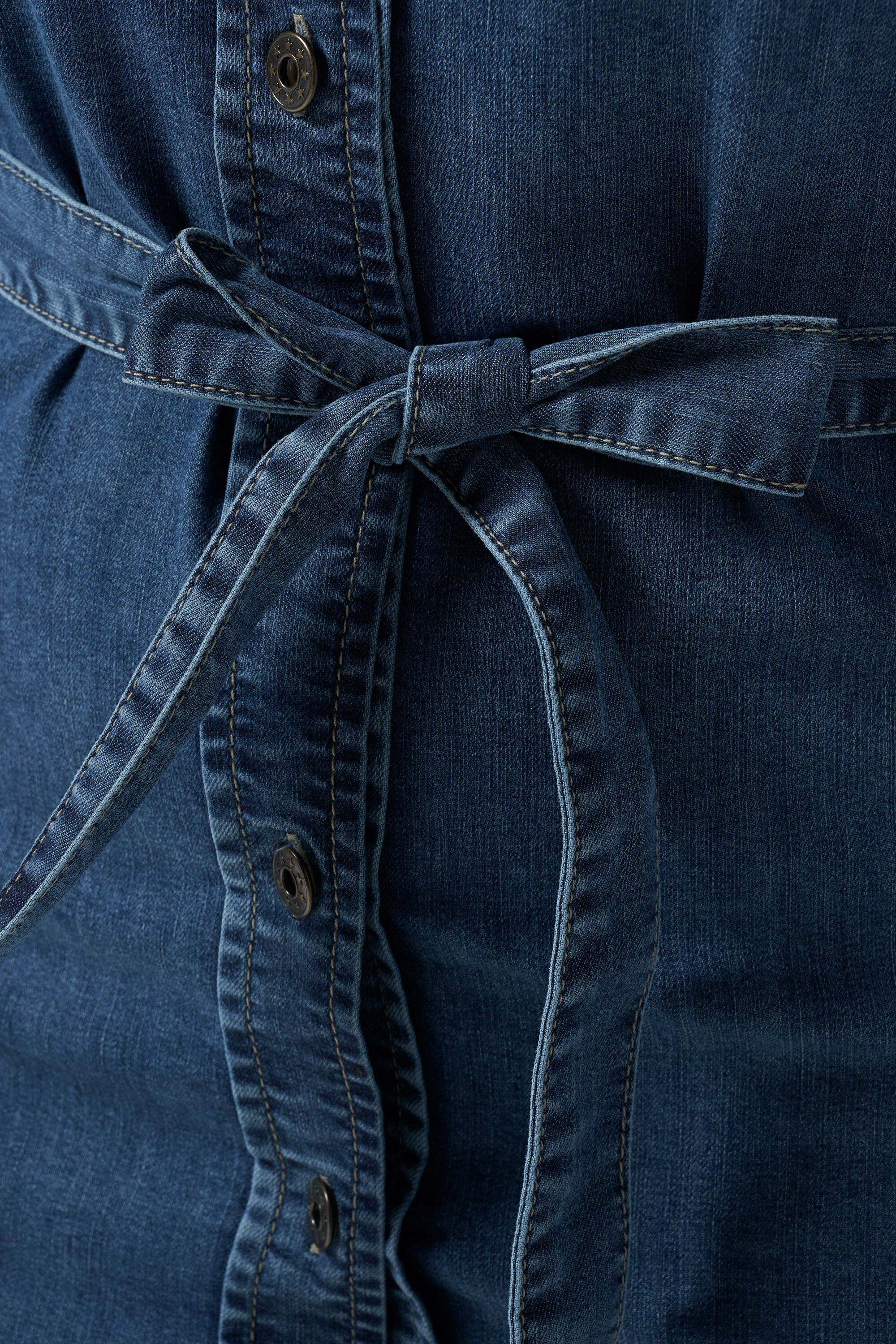 Robe boutonn&eacute;e en denim image number 4