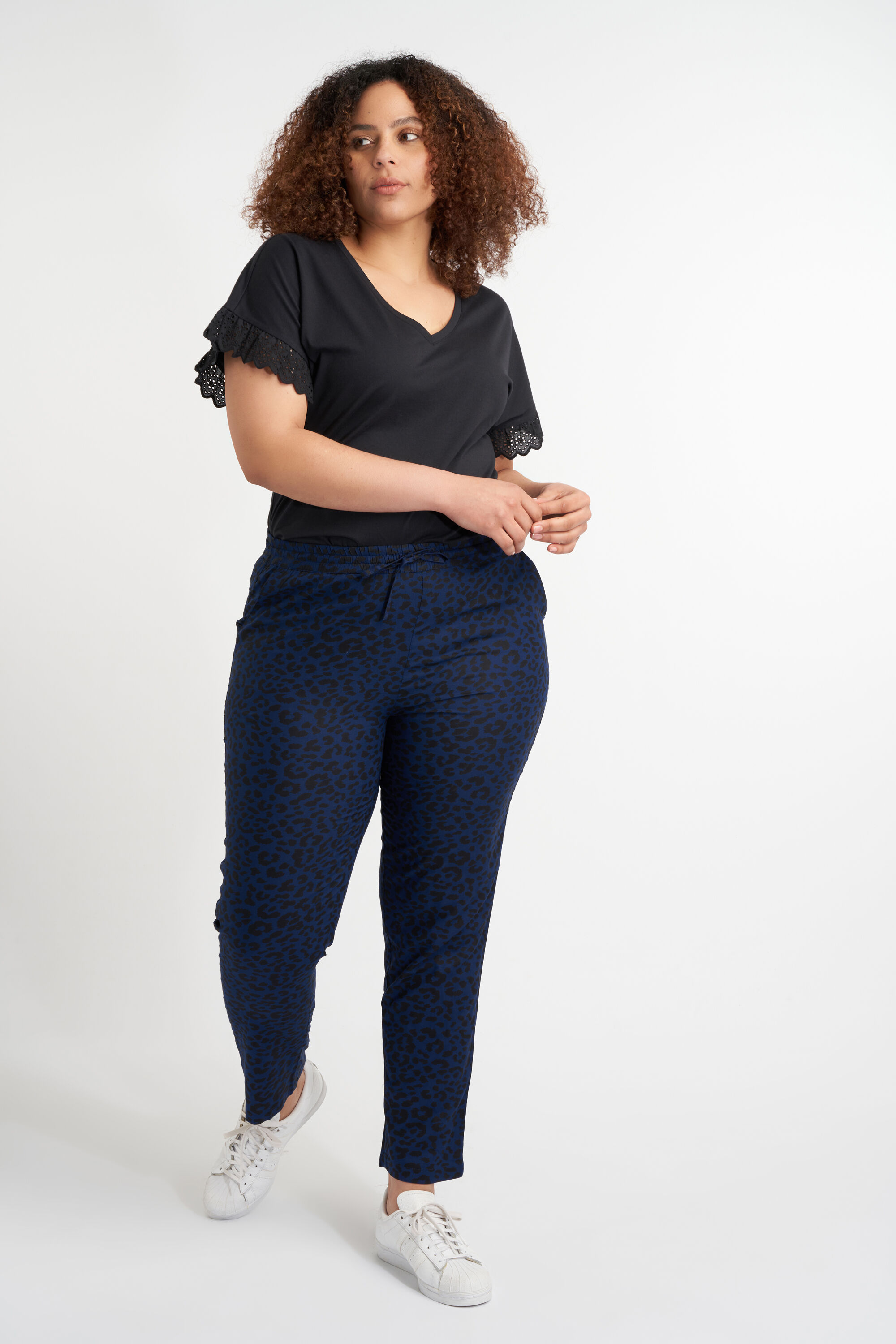 Pantalon coupe ample  image number 4