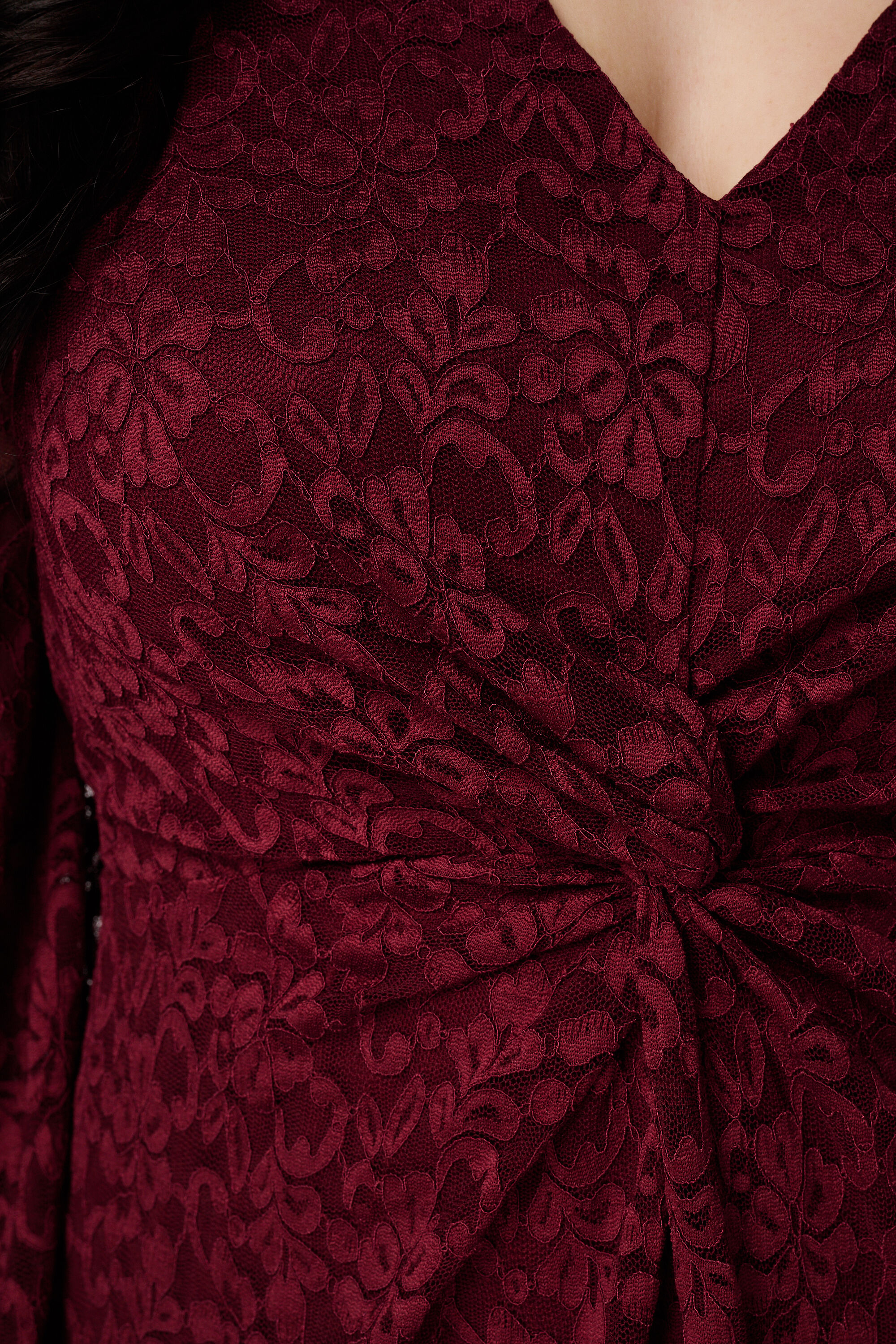 Robe en dentelle avec d&eacute;tail boutonn&eacute; image number 6