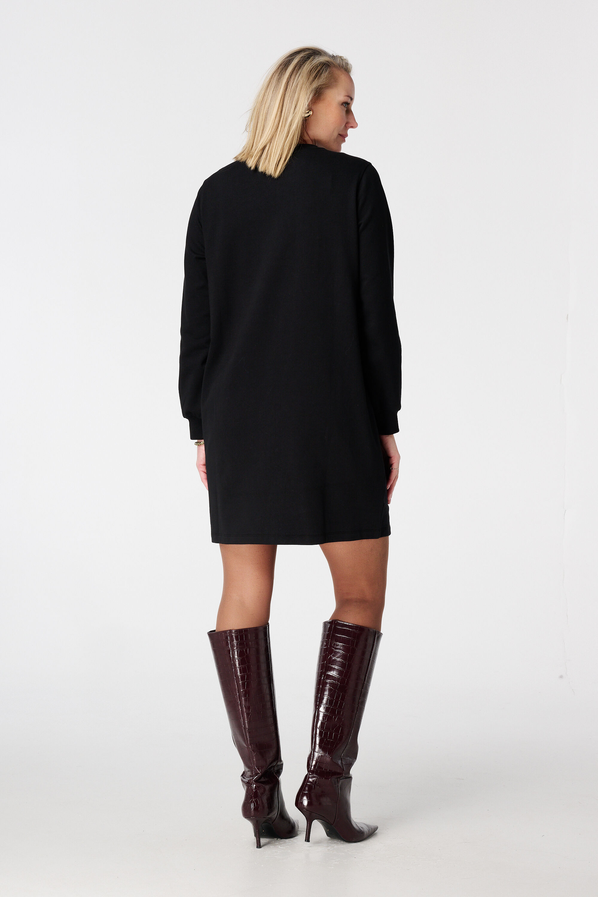 Robe-pull avec texte paillet&eacute; image number 3