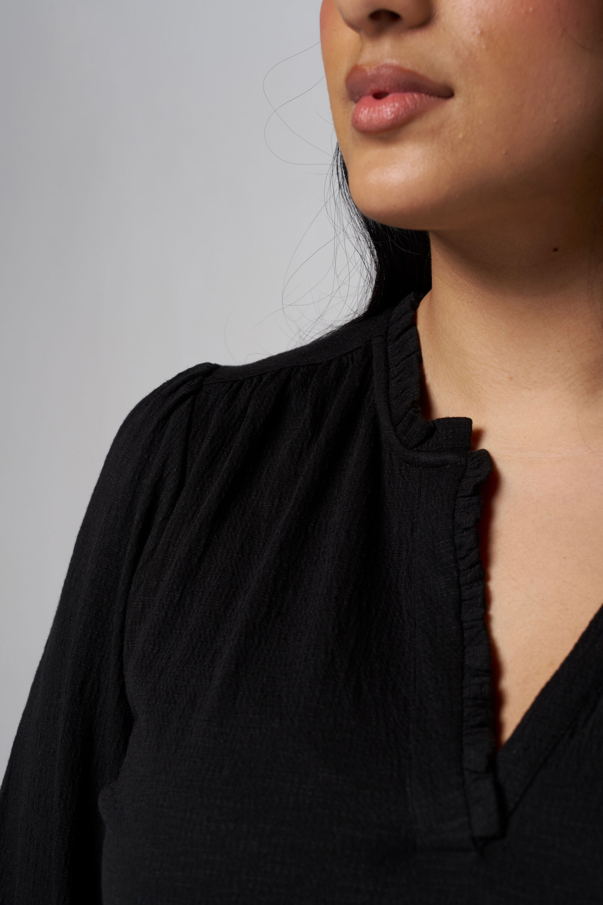 Haut avec col en V image number 4