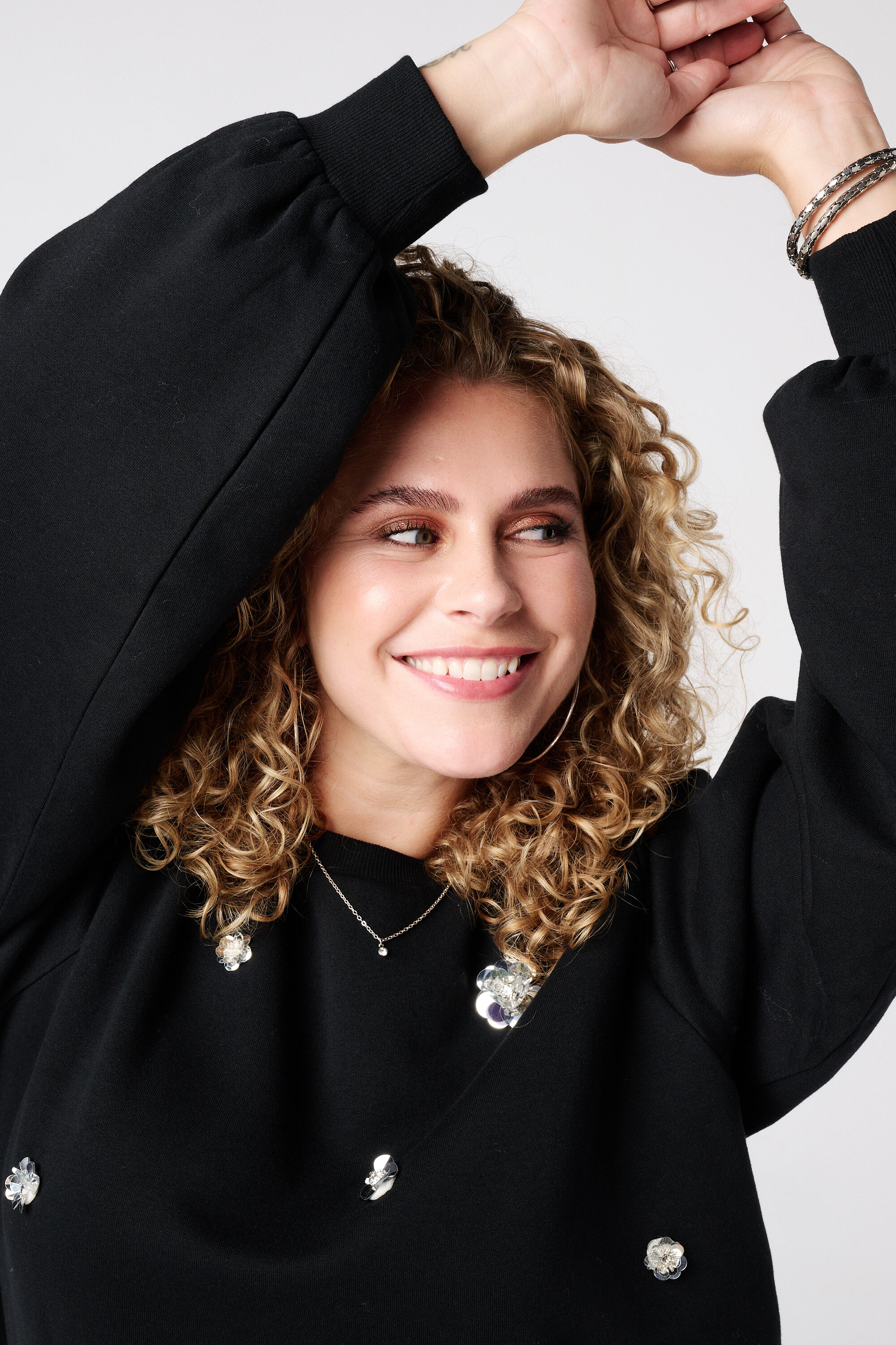 Pull avec fleurs en 3D image number 4