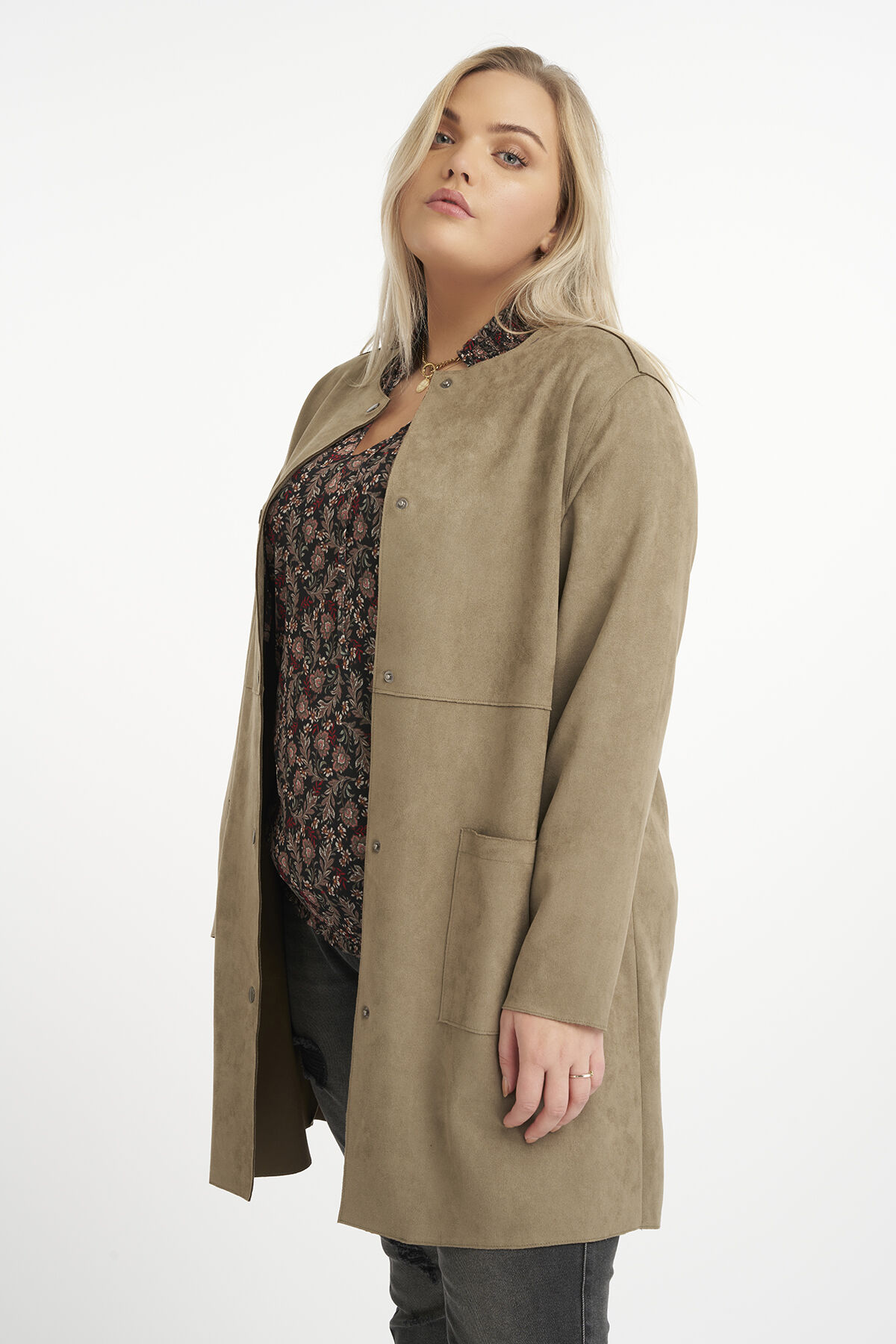 Veste en su&eacute;dine et &agrave; col rond image number 5