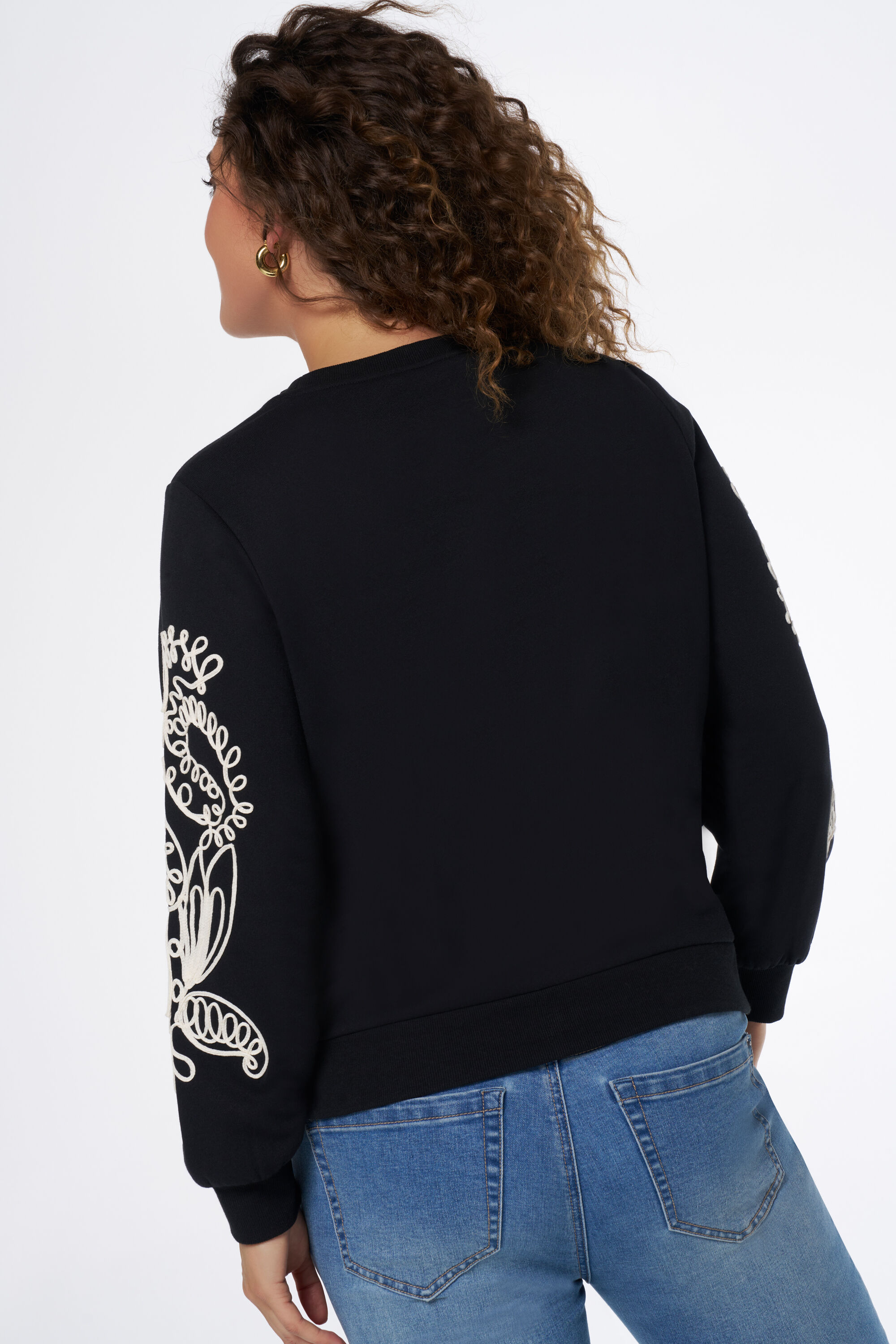 Pull avec broderie image number 3