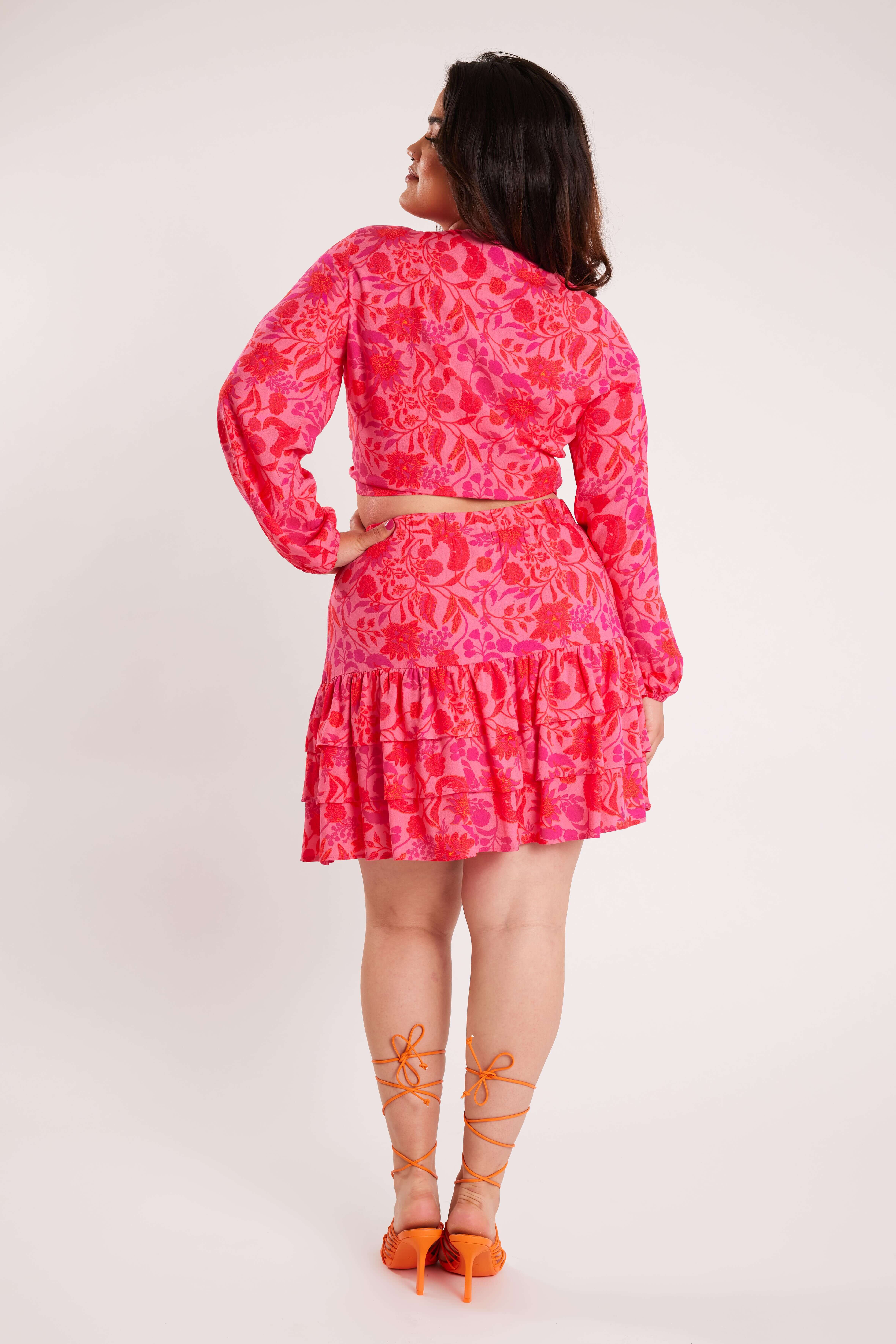 Haut court avec un n&oelig;ud image number 5