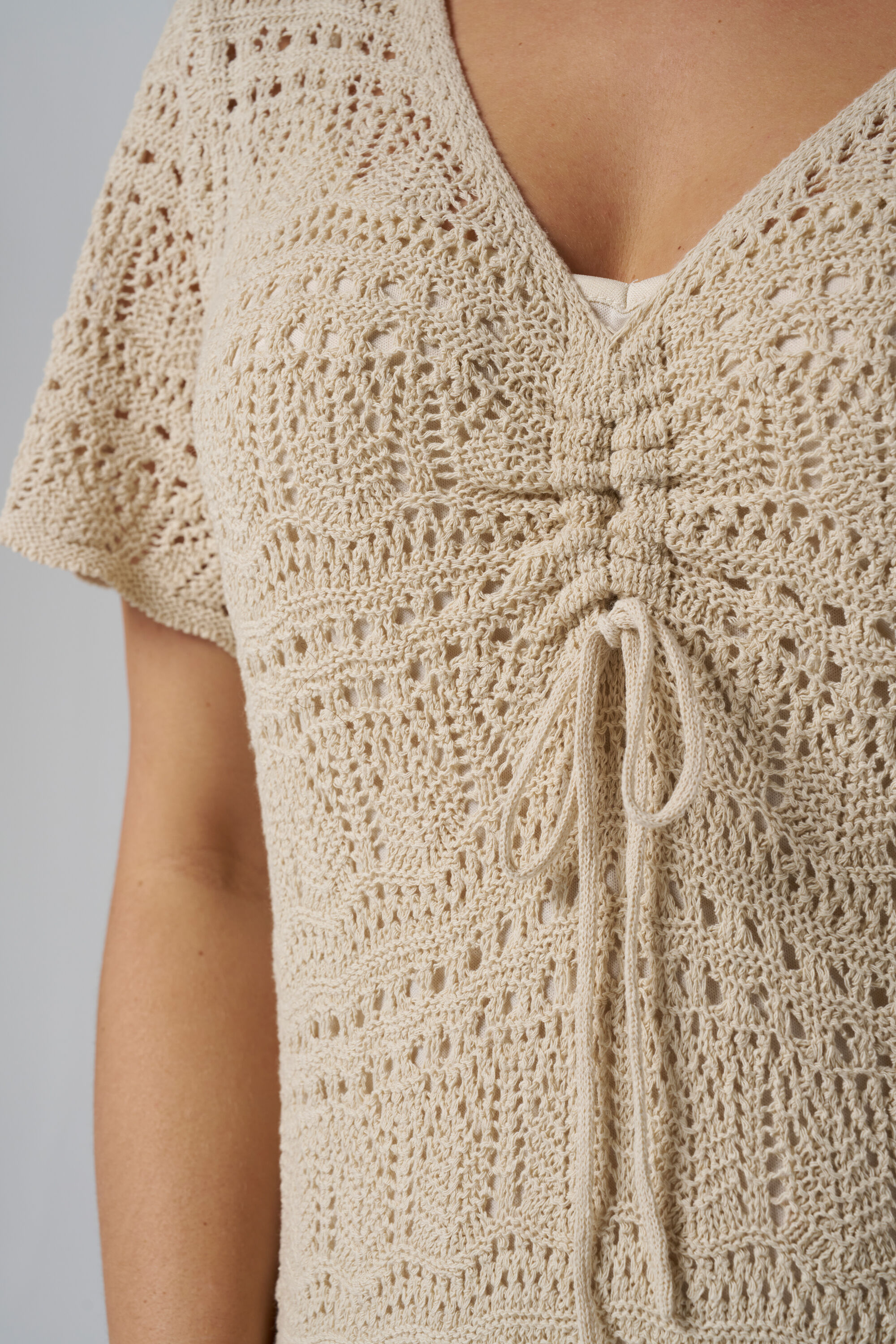 Robe en crochet avec n&oelig;ud fantaisie image number 4