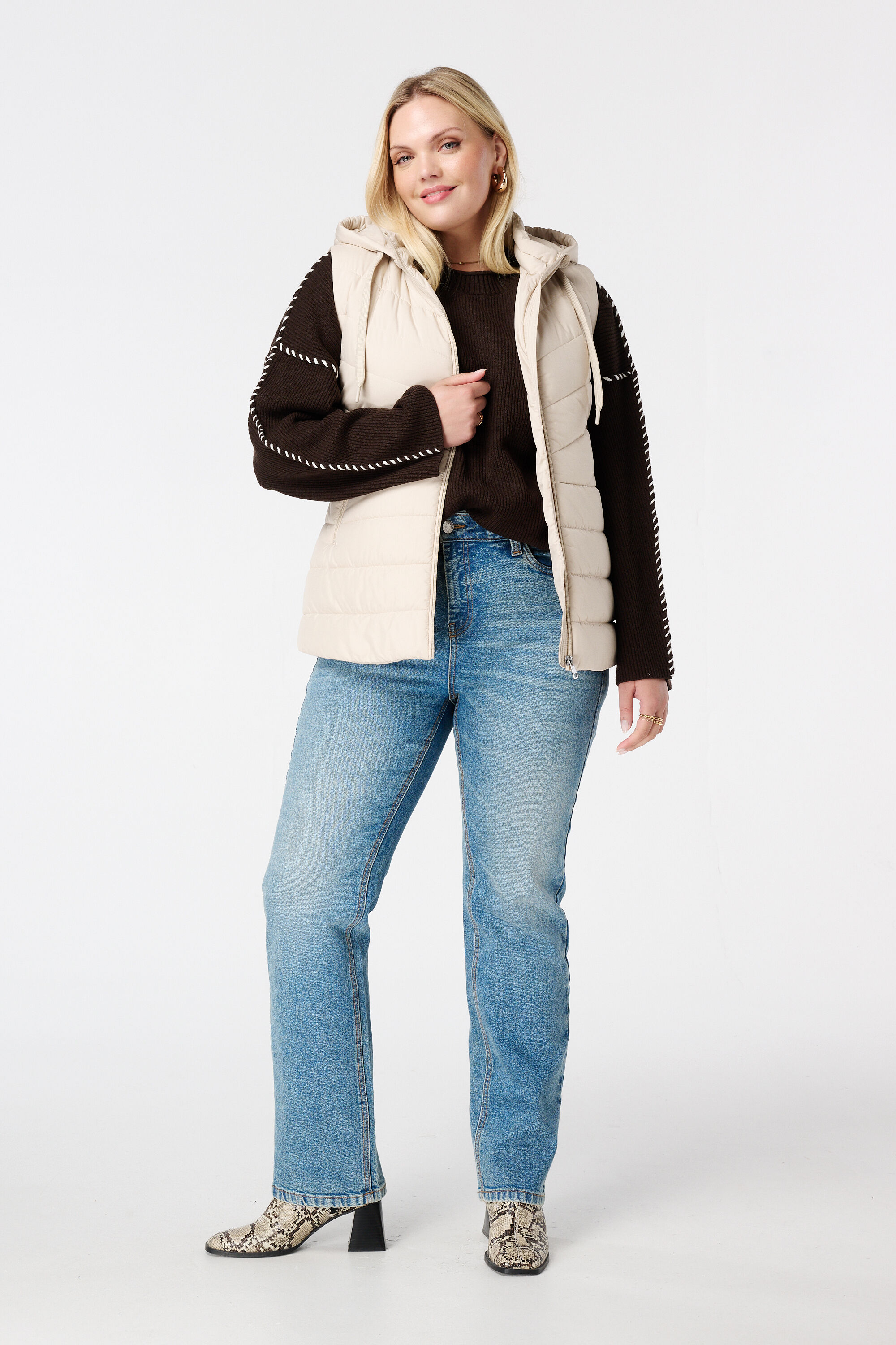 Gilet matelass&eacute; avec capuche image number 5