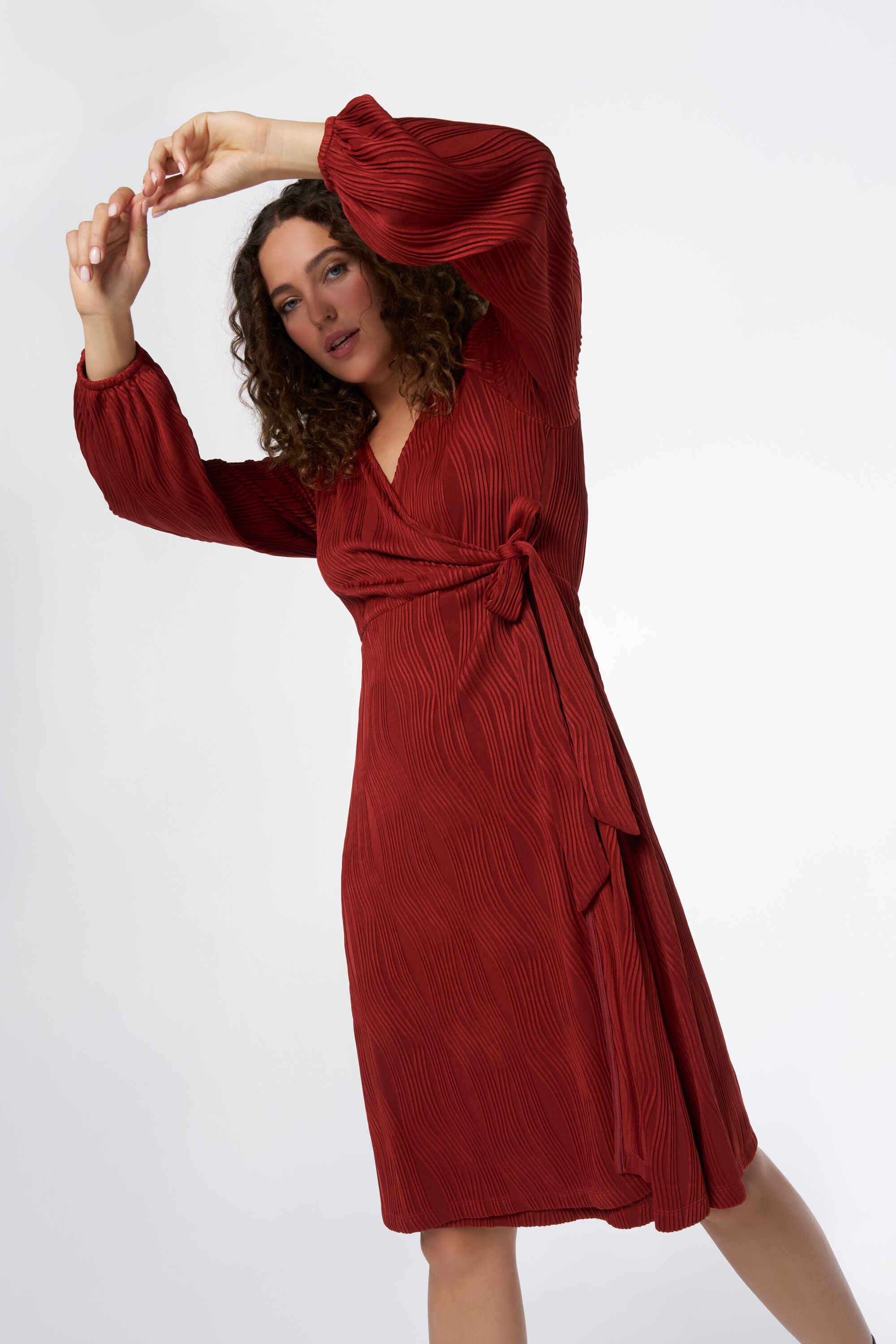 Robe enveloppante textur&eacute;e image number 6