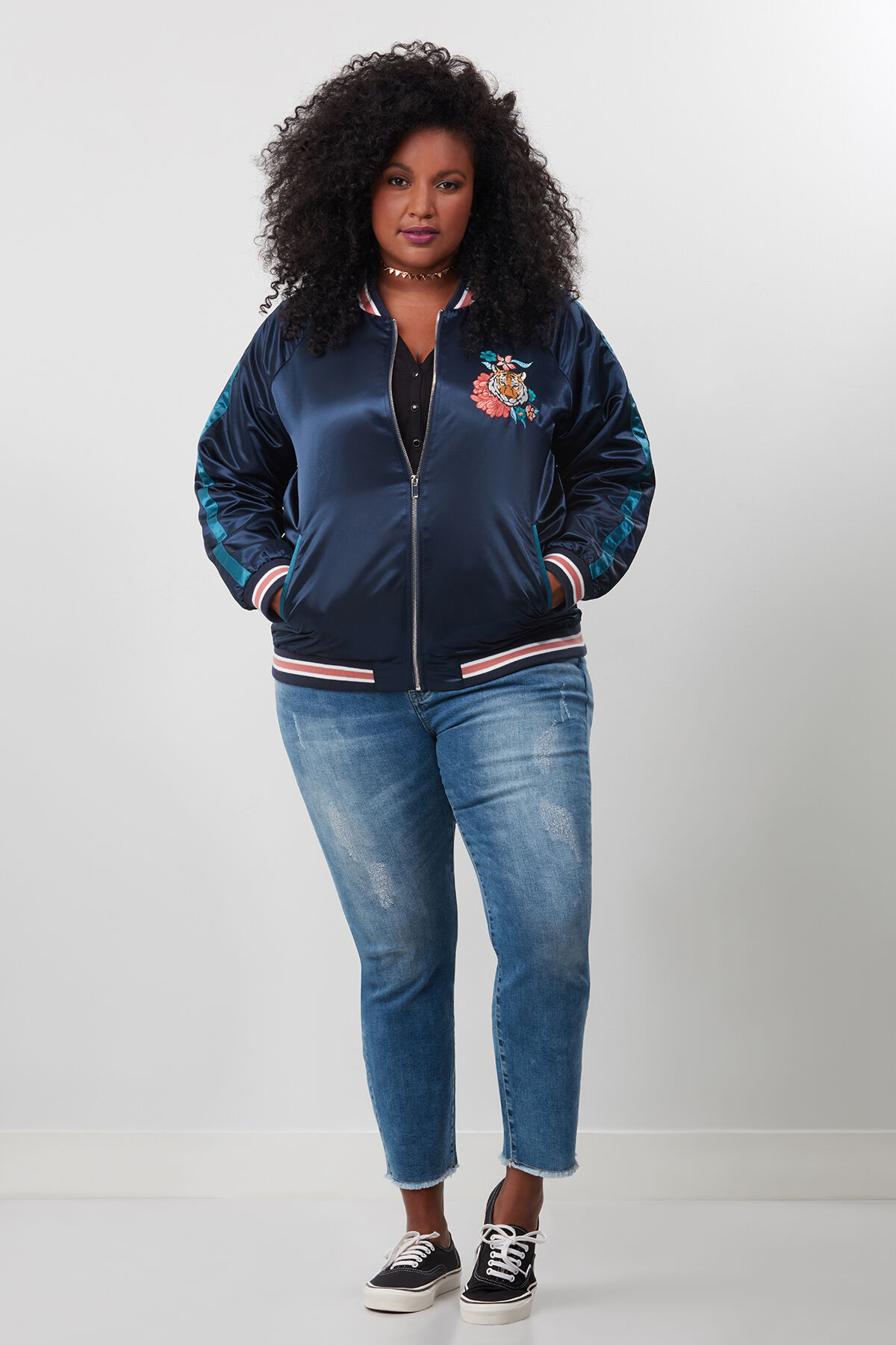 Veste bombardier avec broderies fleurs et tigre image number 3