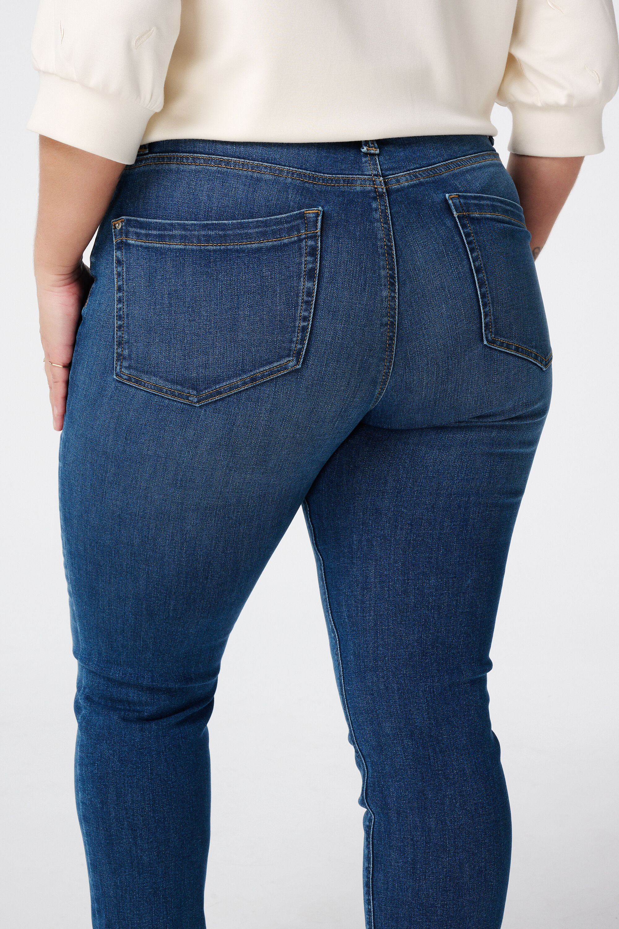 Jean slim IRIS image number 4