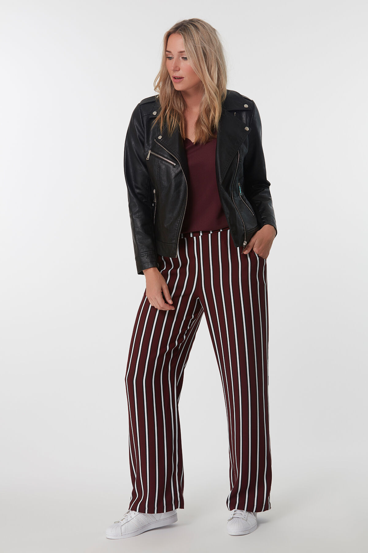 Pantalon large ray&eacute; image number 5