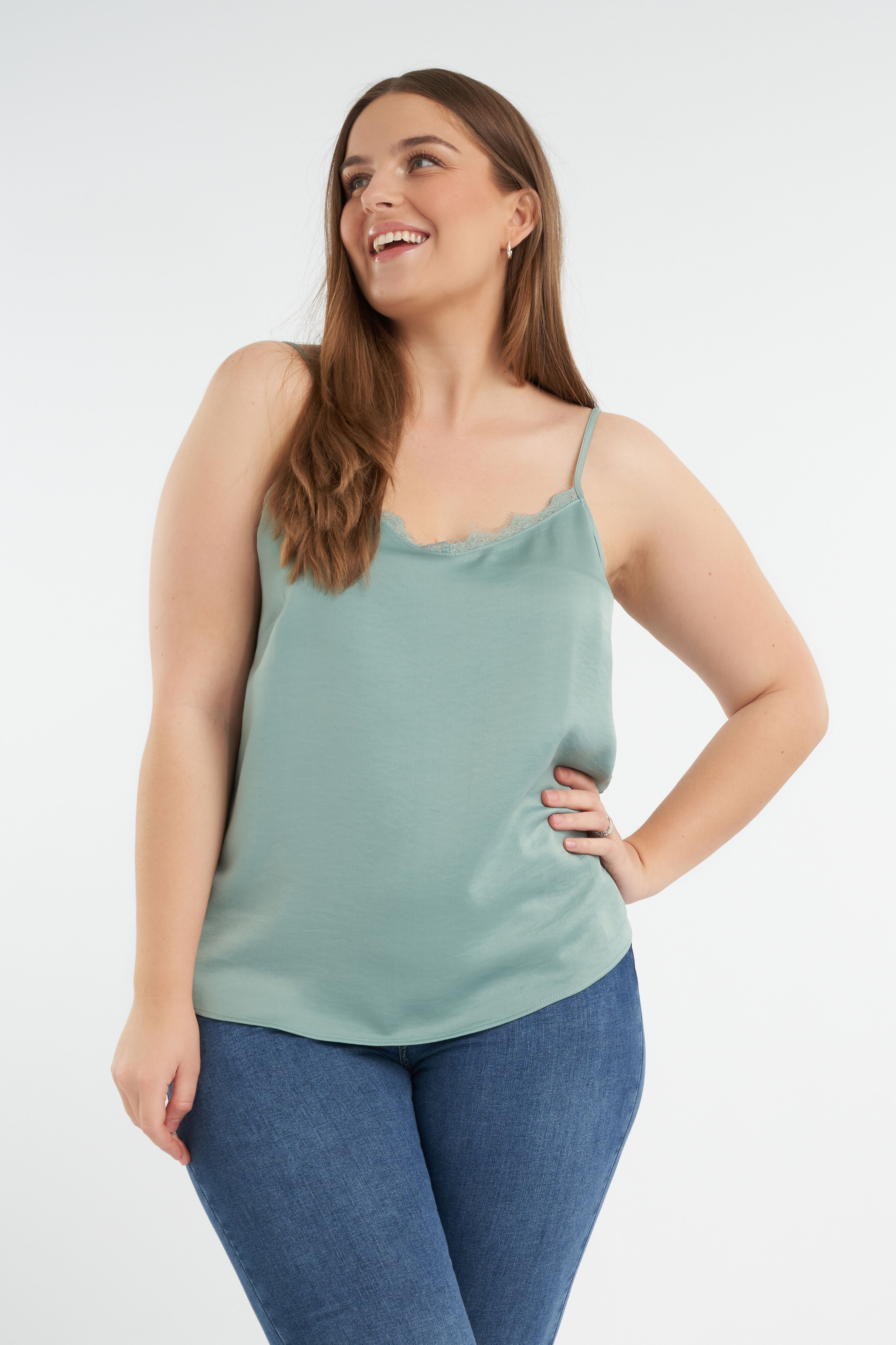 D&eacute;bardeur en dentelle