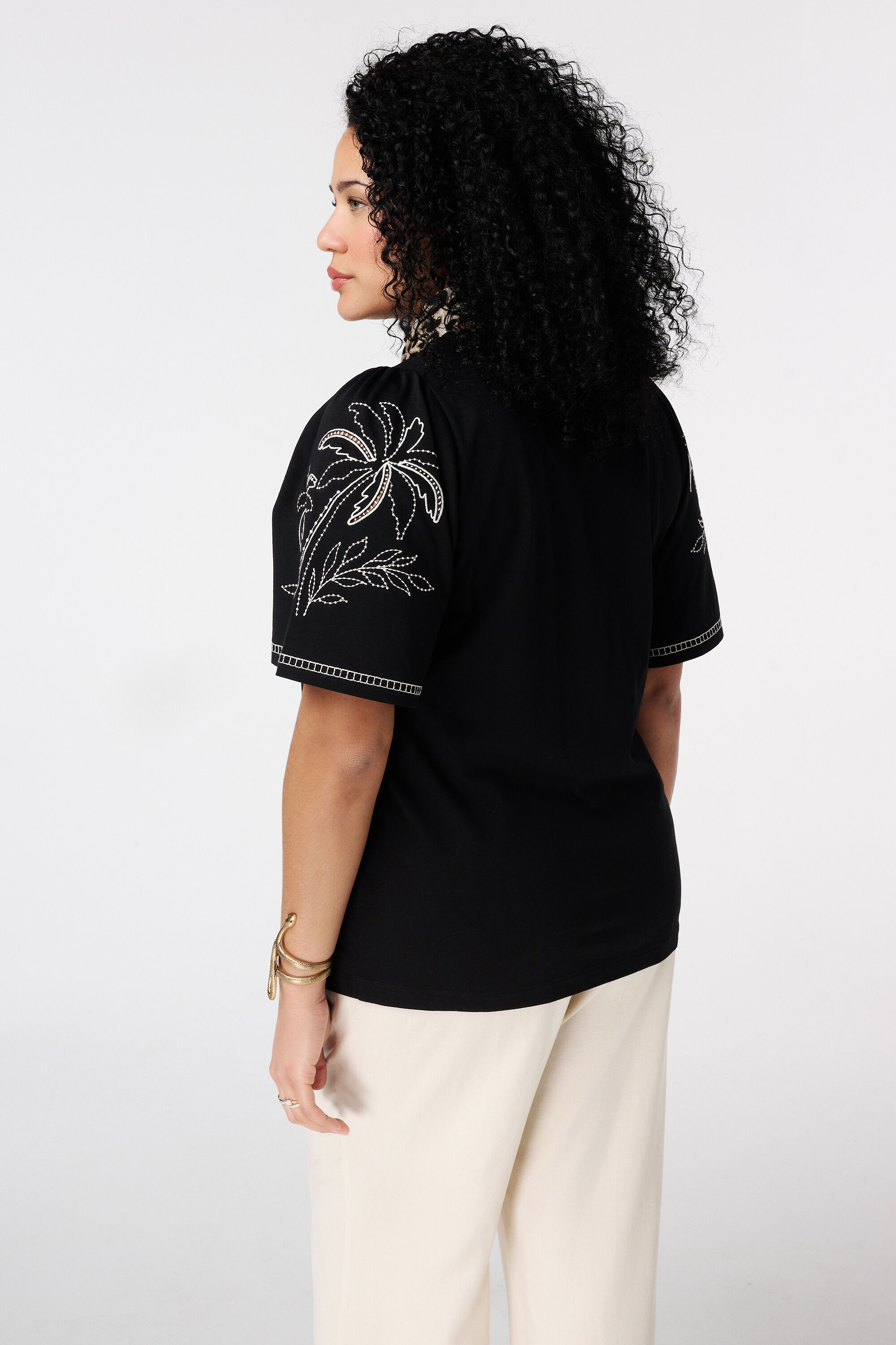 T-shirt avec broderie image number 3