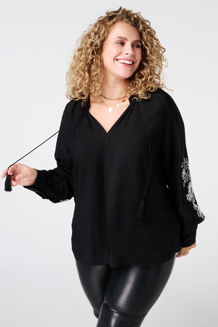 Blouse avec broderies sur les manches Blouse avec broderies sur les manches