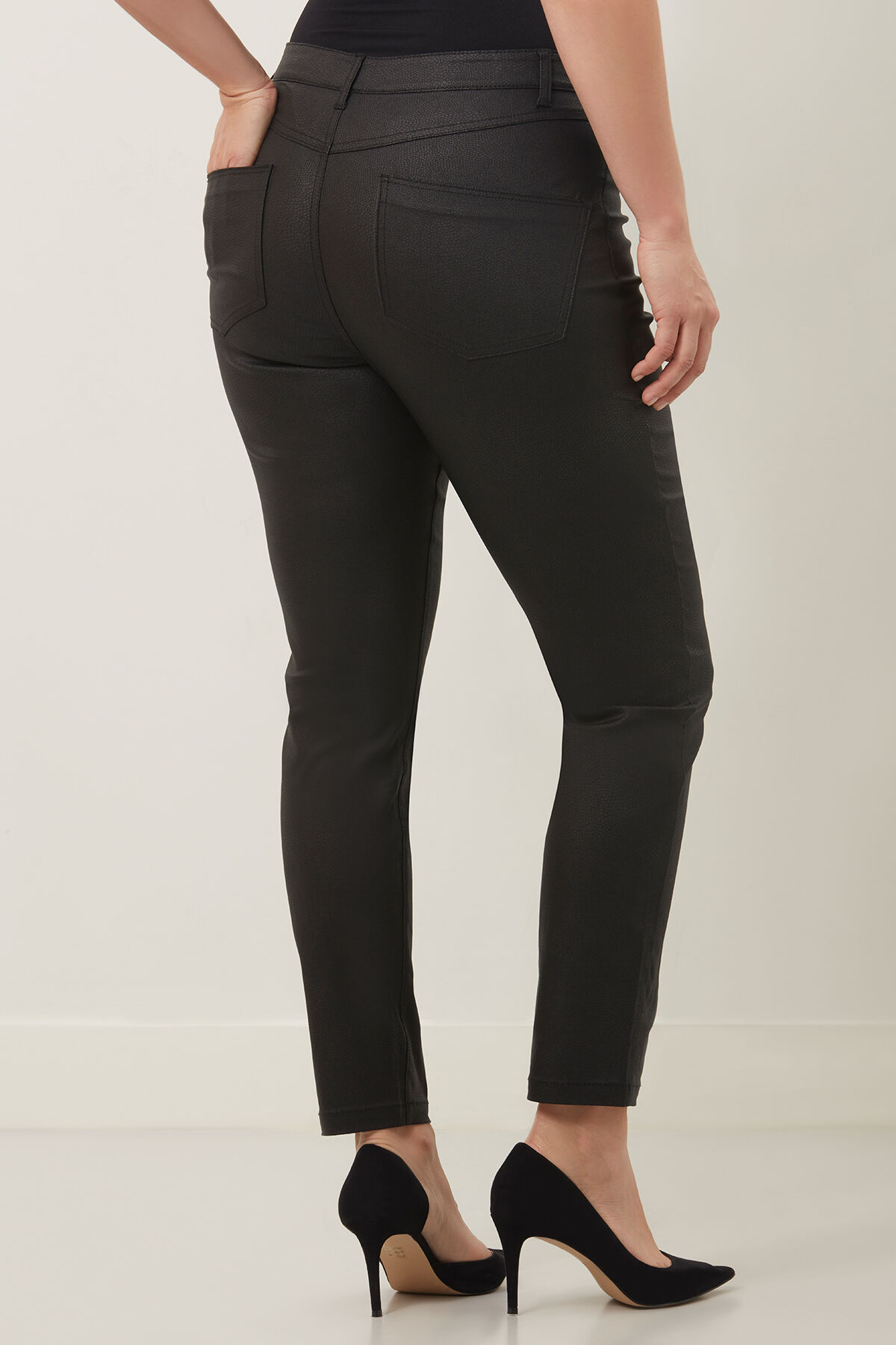 Pantalon avec imprim&eacute; serpent image number 3