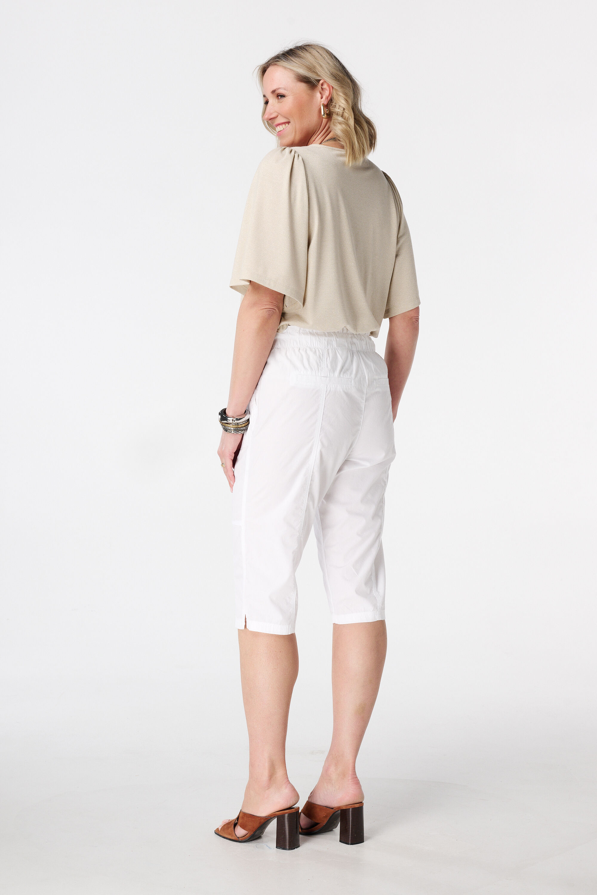 Pantalon capri avec taille &eacute;lastique image number 3