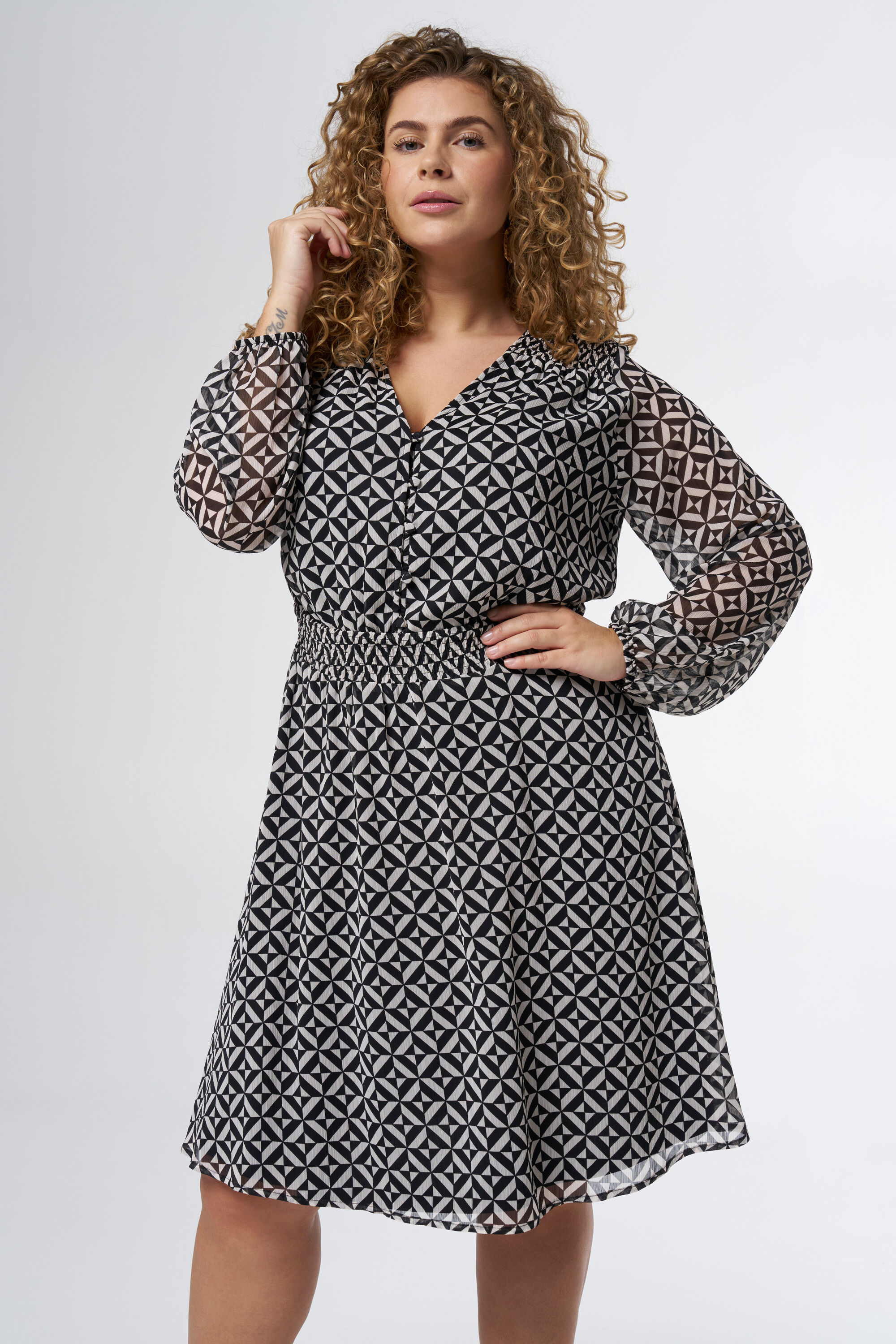 Robe &agrave; imprim&eacute; graphique image number 6