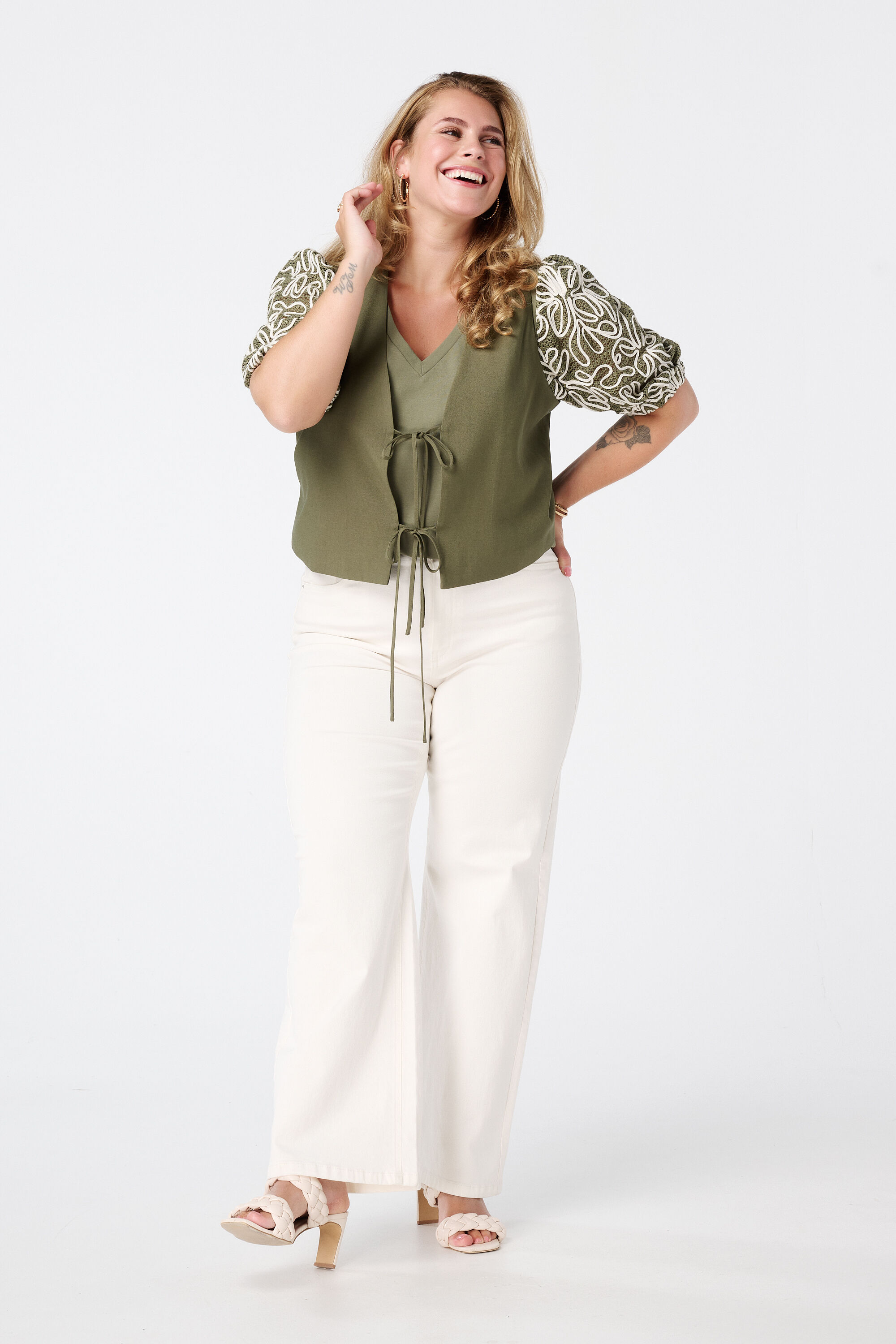 T-shirt &agrave; manches brod&eacute;es image number 5