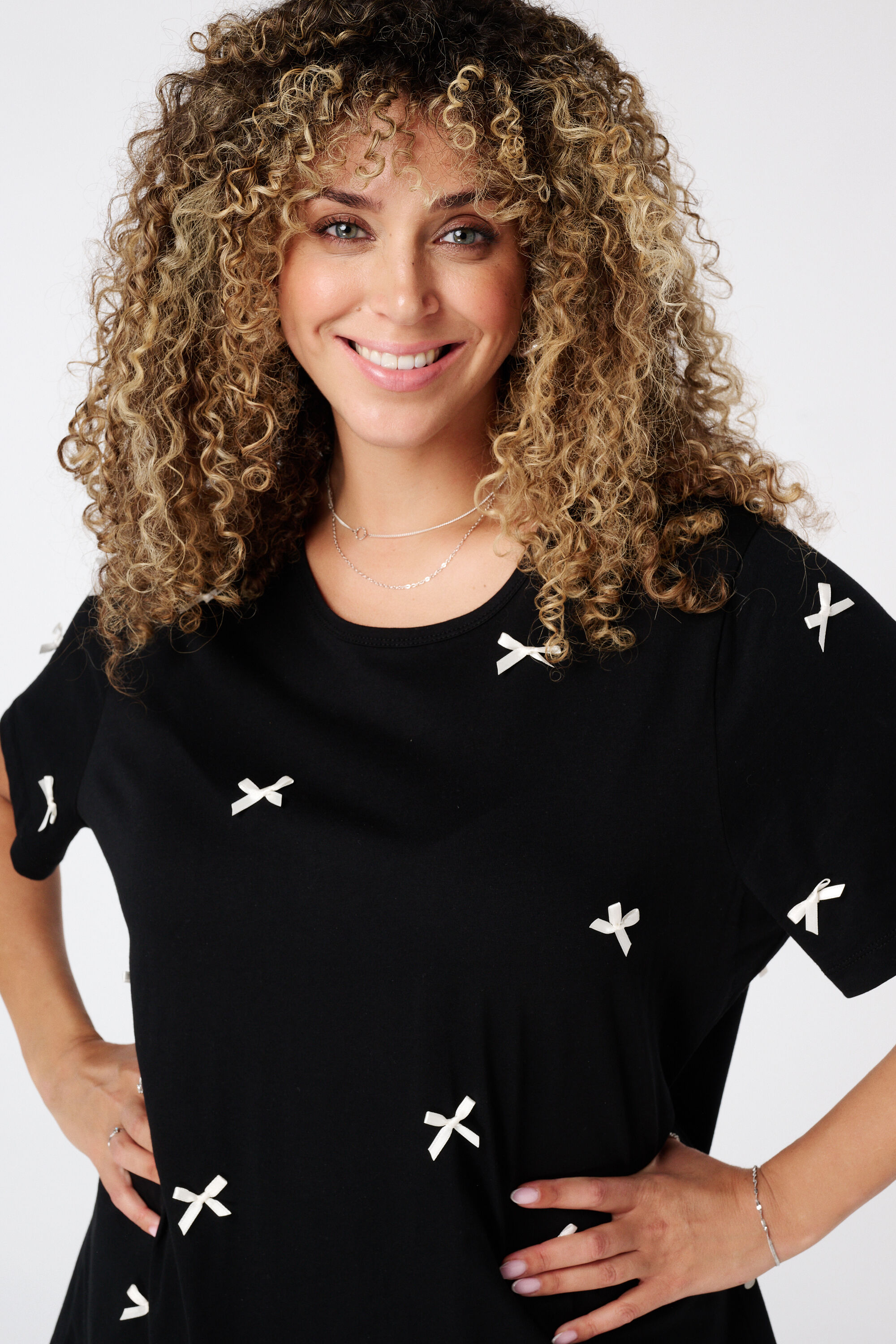 T-shirt avec n&oelig;uds fantaisie image number 4