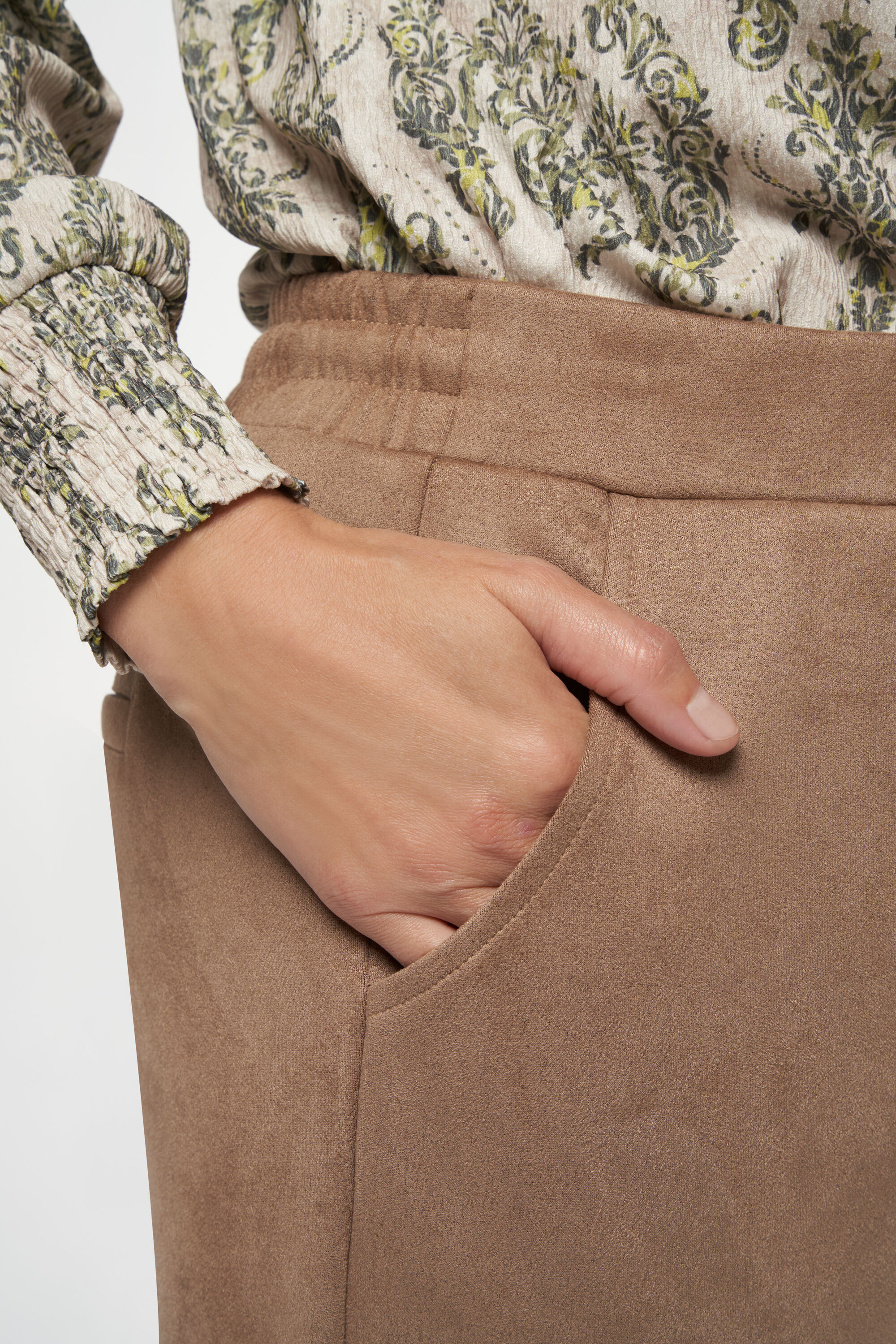 Pantalon en daim image number 4