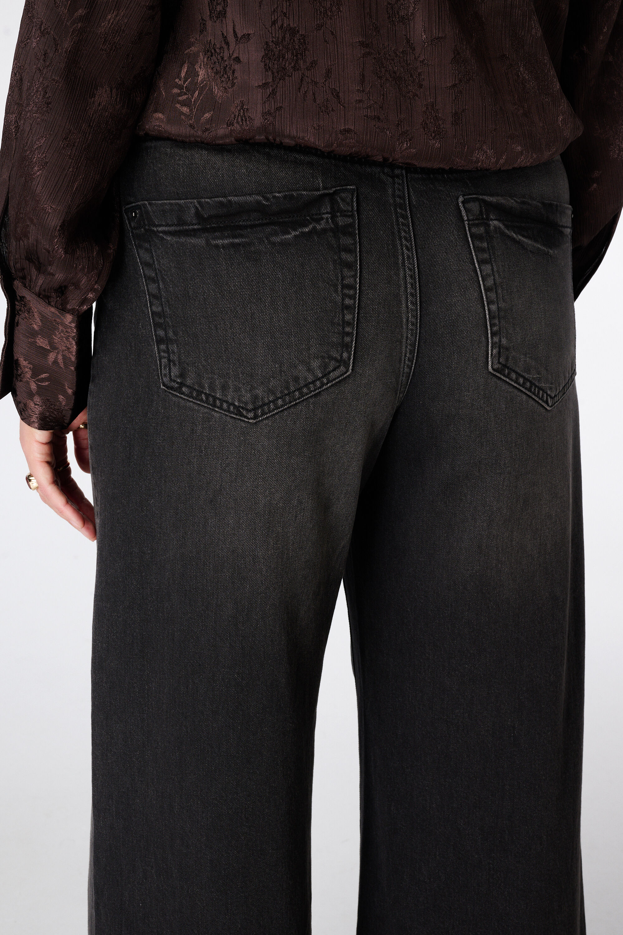 Jeans larges &agrave; taille haute image number 4