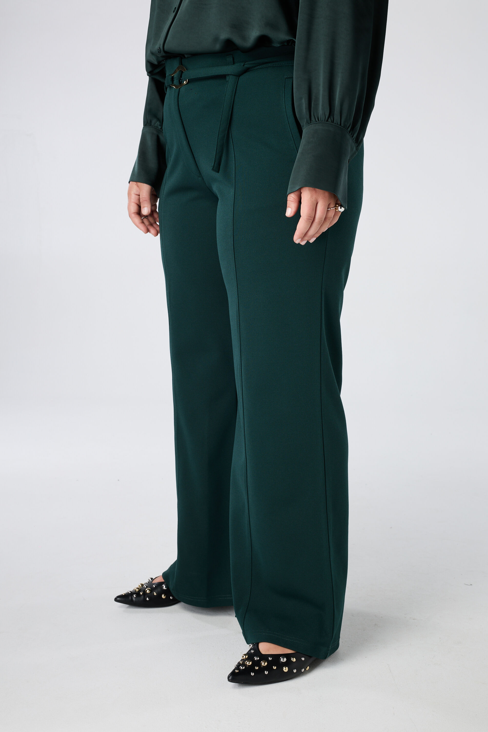 Pantalon droit avec ceinture image number 5