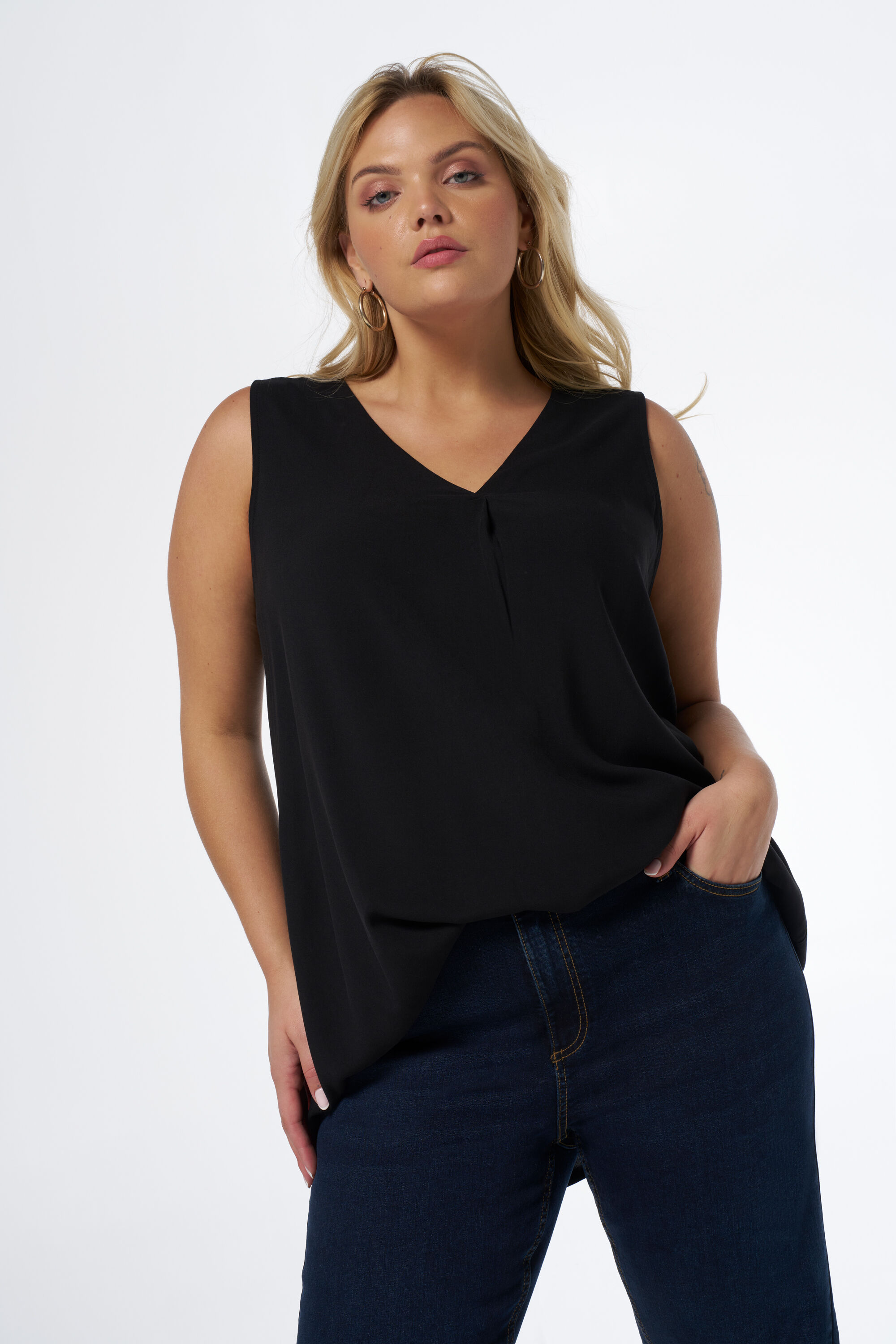 Chemisier sans manches &agrave; col en V image number 4