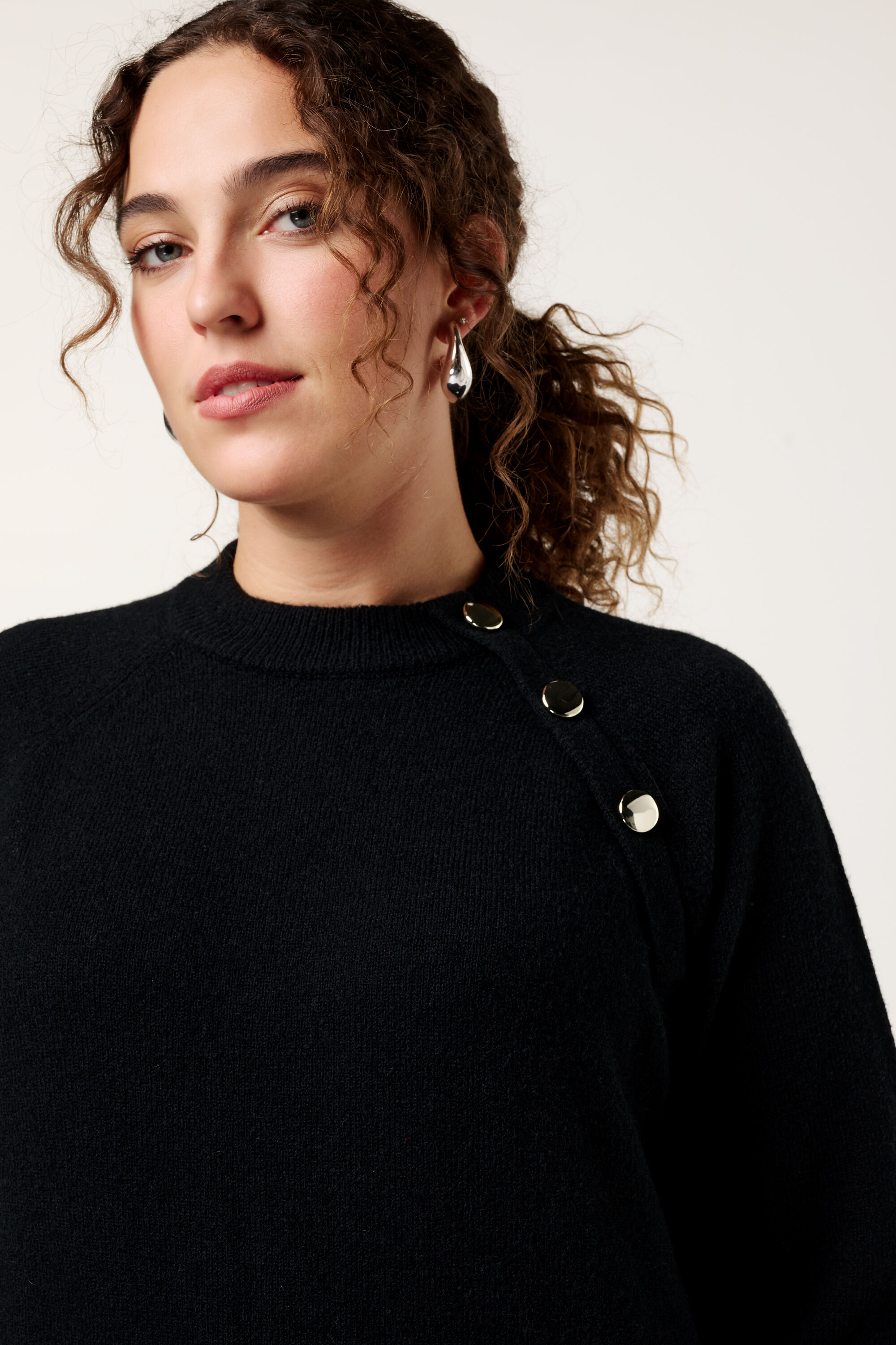 Robe midi en maille avec boutons fantaisie image number 4