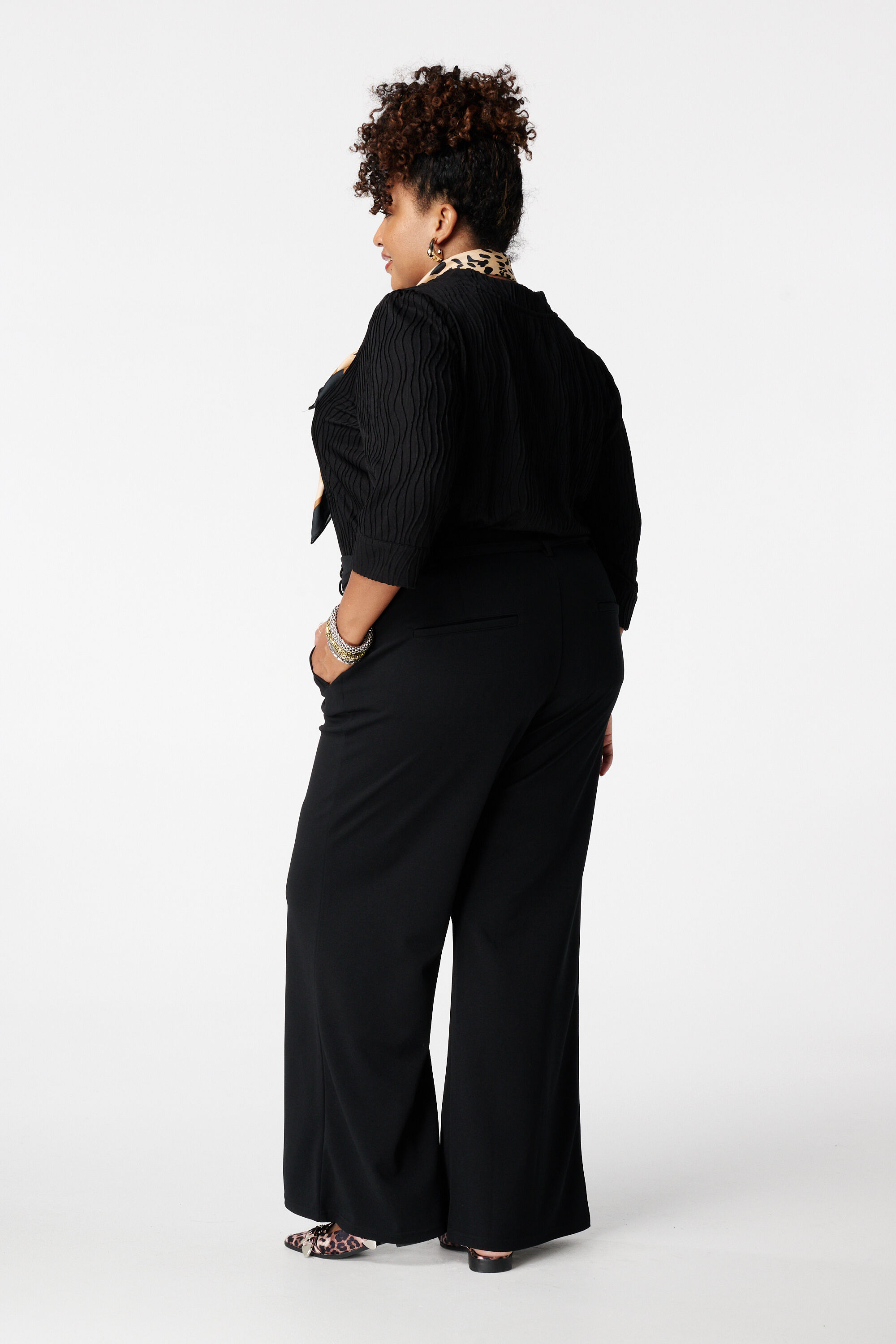 Pantalon droit avec ceinture image number 3