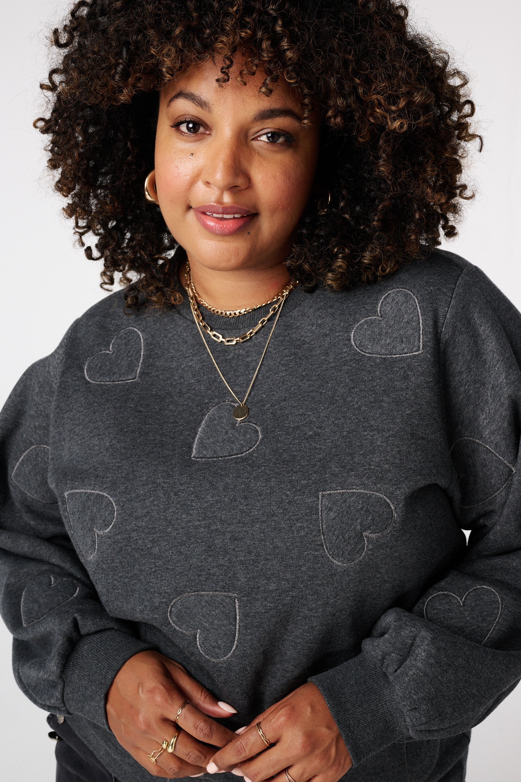 Pull avec c&oelig;urs brod&eacute;s image number 4