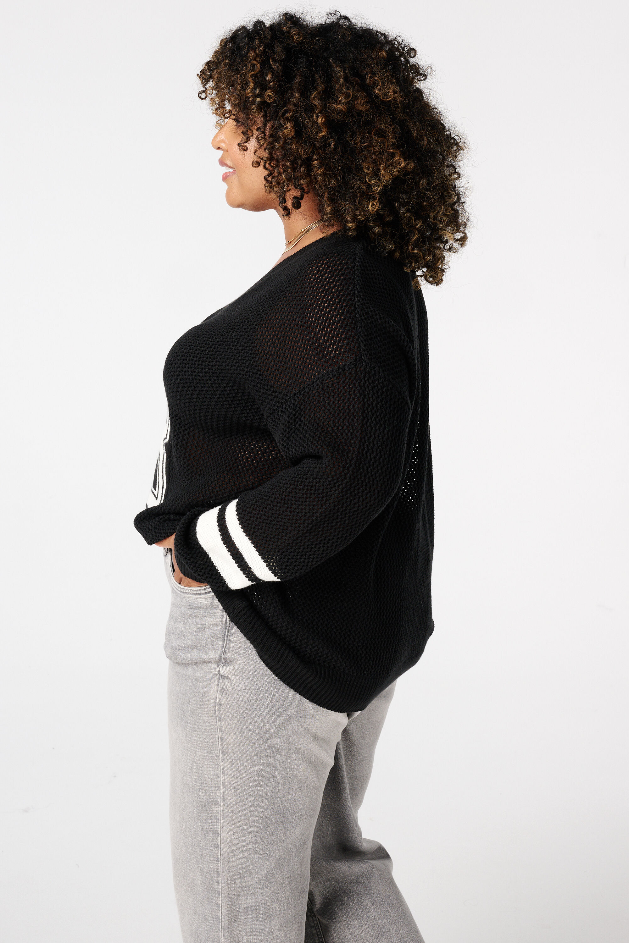 Pull universitaire en maille fine image number 3