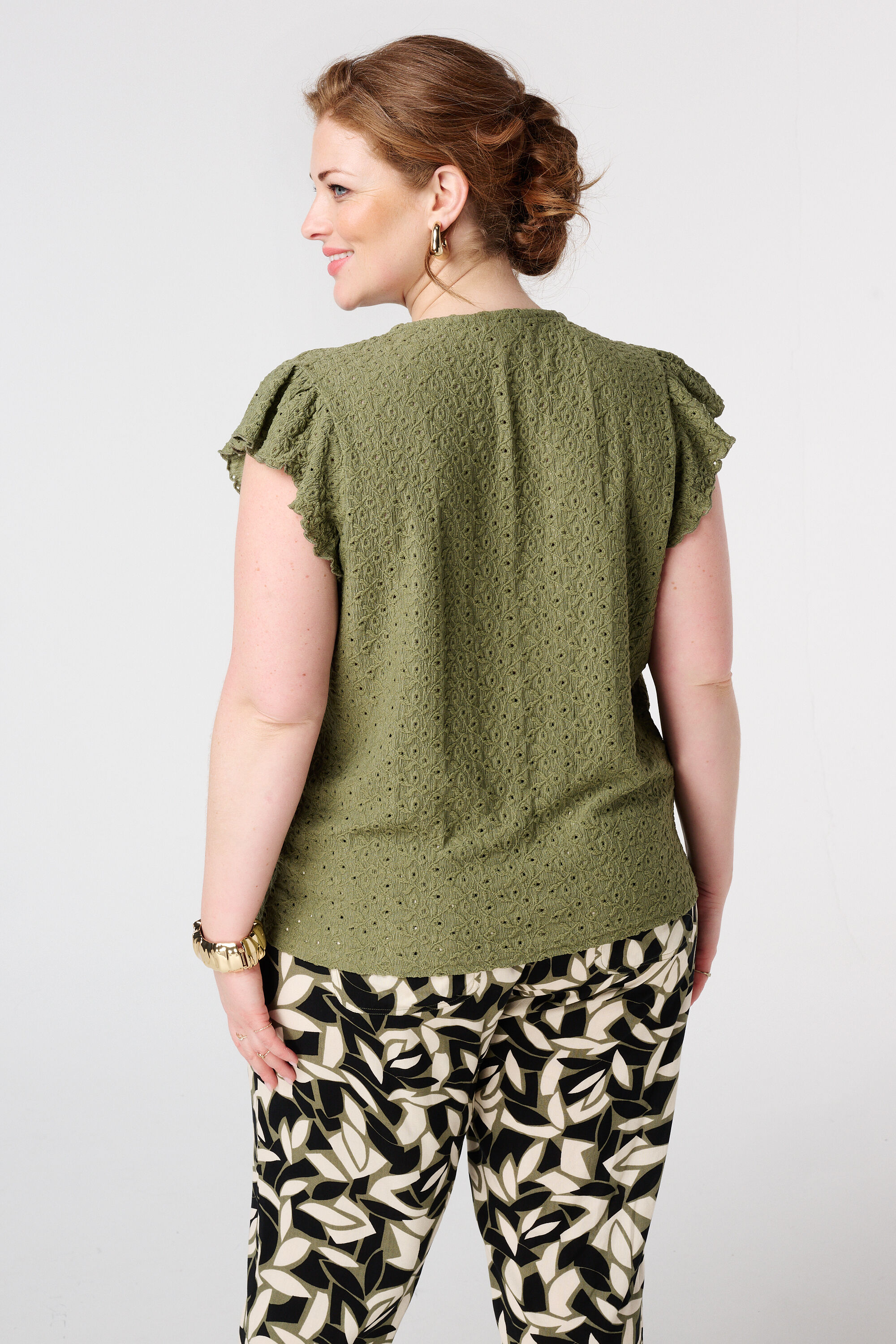 Haut avec d&eacute;tails en crochet  image number 3