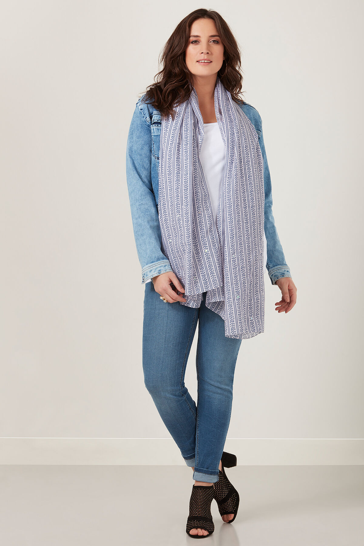 Foulard &agrave; paillettes image number 2