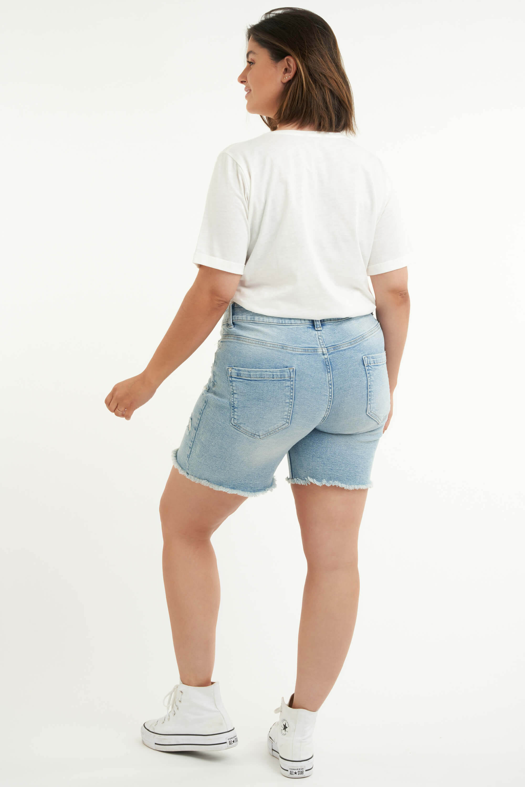 Short en denim avec d&eacute;chirures image number 4