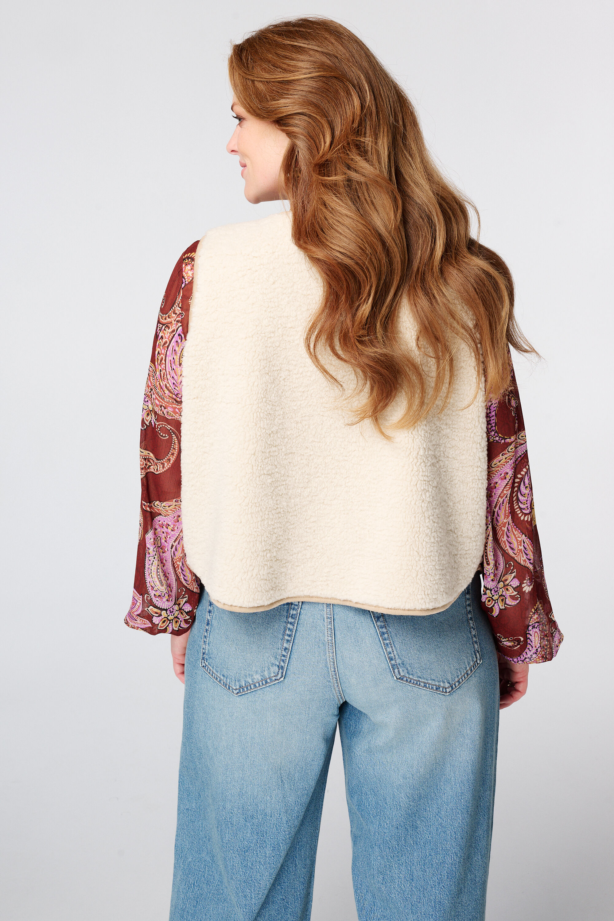 Ga mega schattig dit voorjaar in met dit t&eacute; leuke teddy gilet! Het gil image number 3