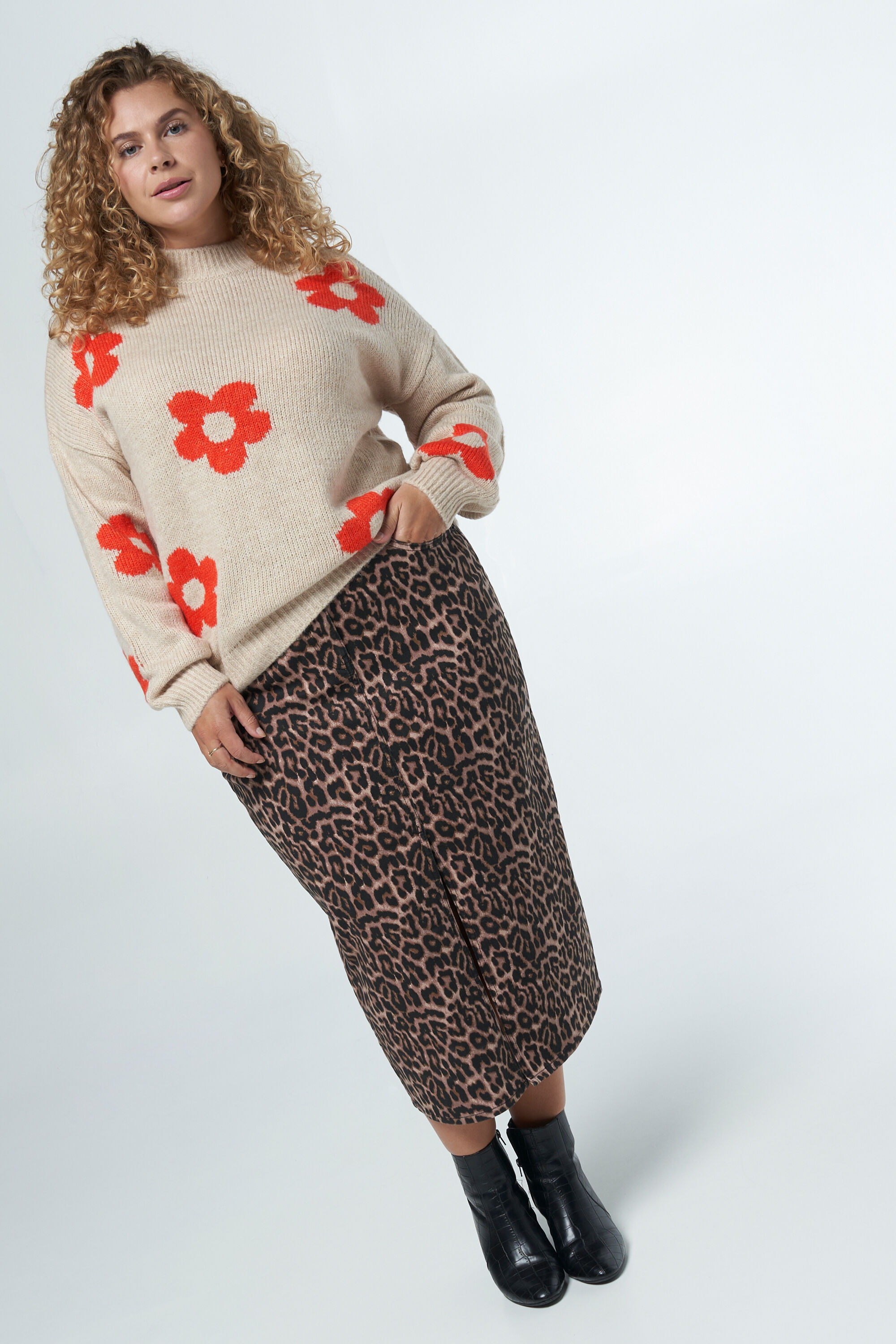 Pull en tricot avec des fleurs image number 5