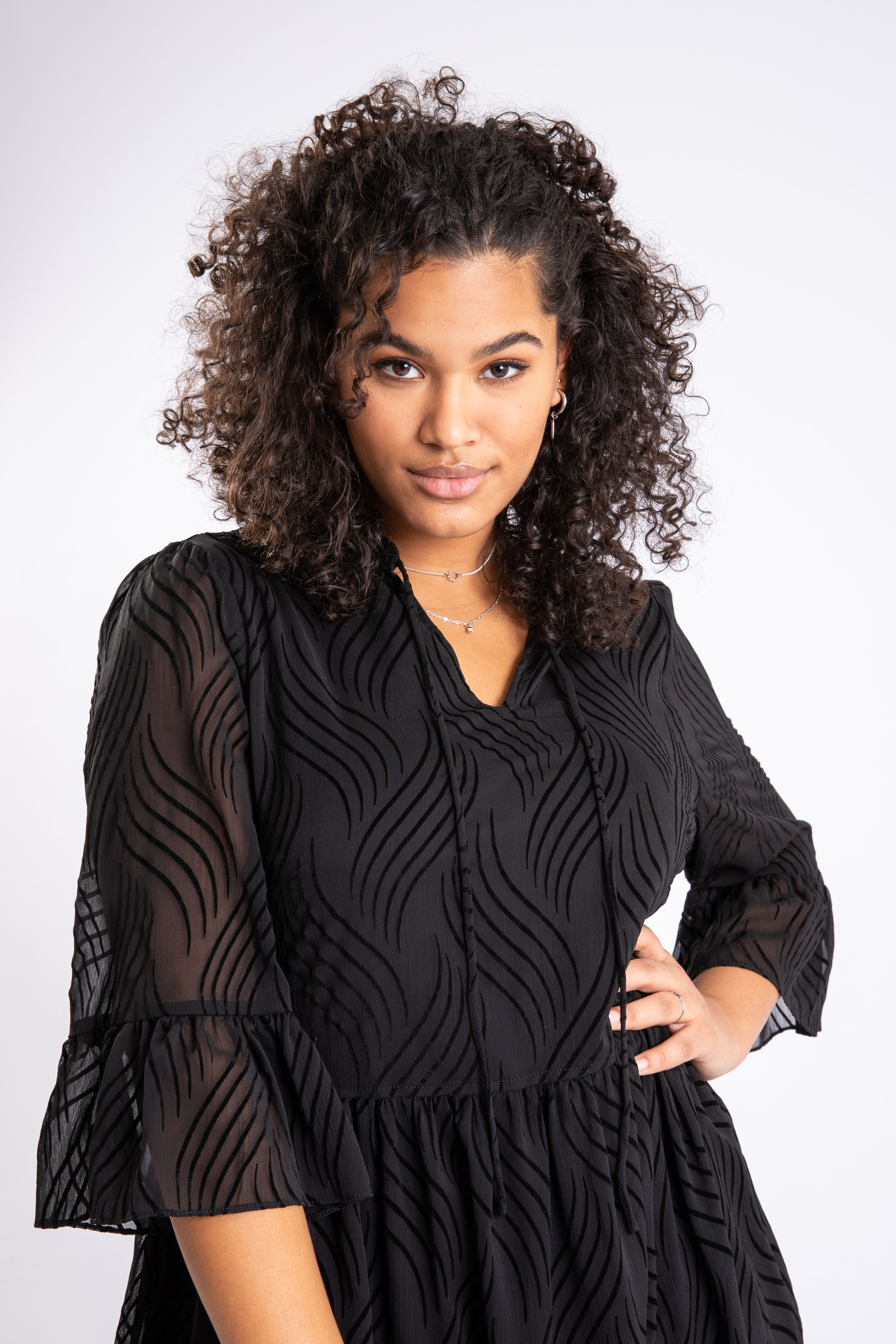 Robe en tissu semi-transparent.  image number 4