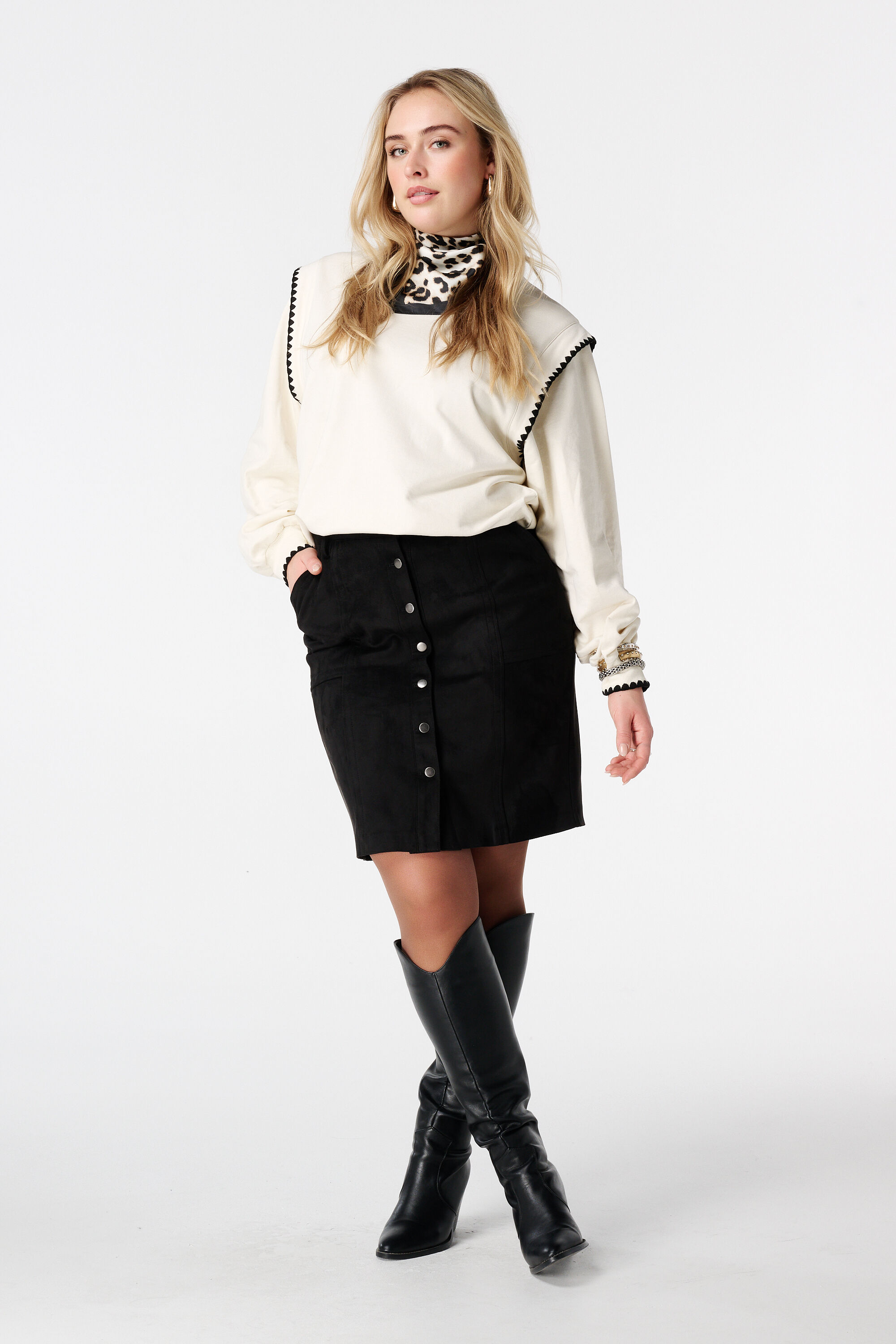 Jupe en su&eacute;dine image number 0